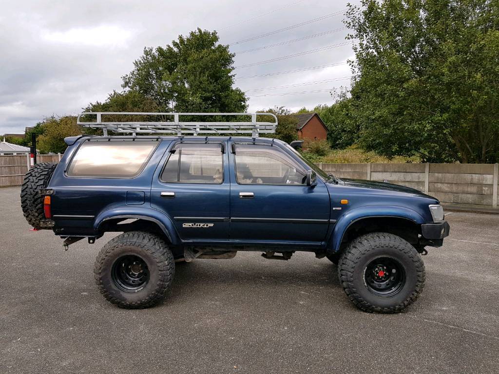 1024x768 Toyota Hilux Surf