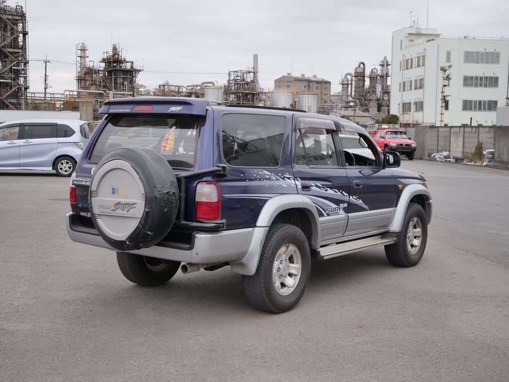 1024x768 Toyota Hilux Surf, SSR G Wide
