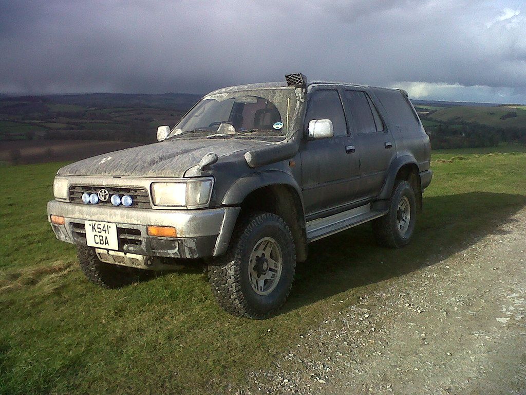 1024x768 Toyota hilux surf offroad salisbury plain