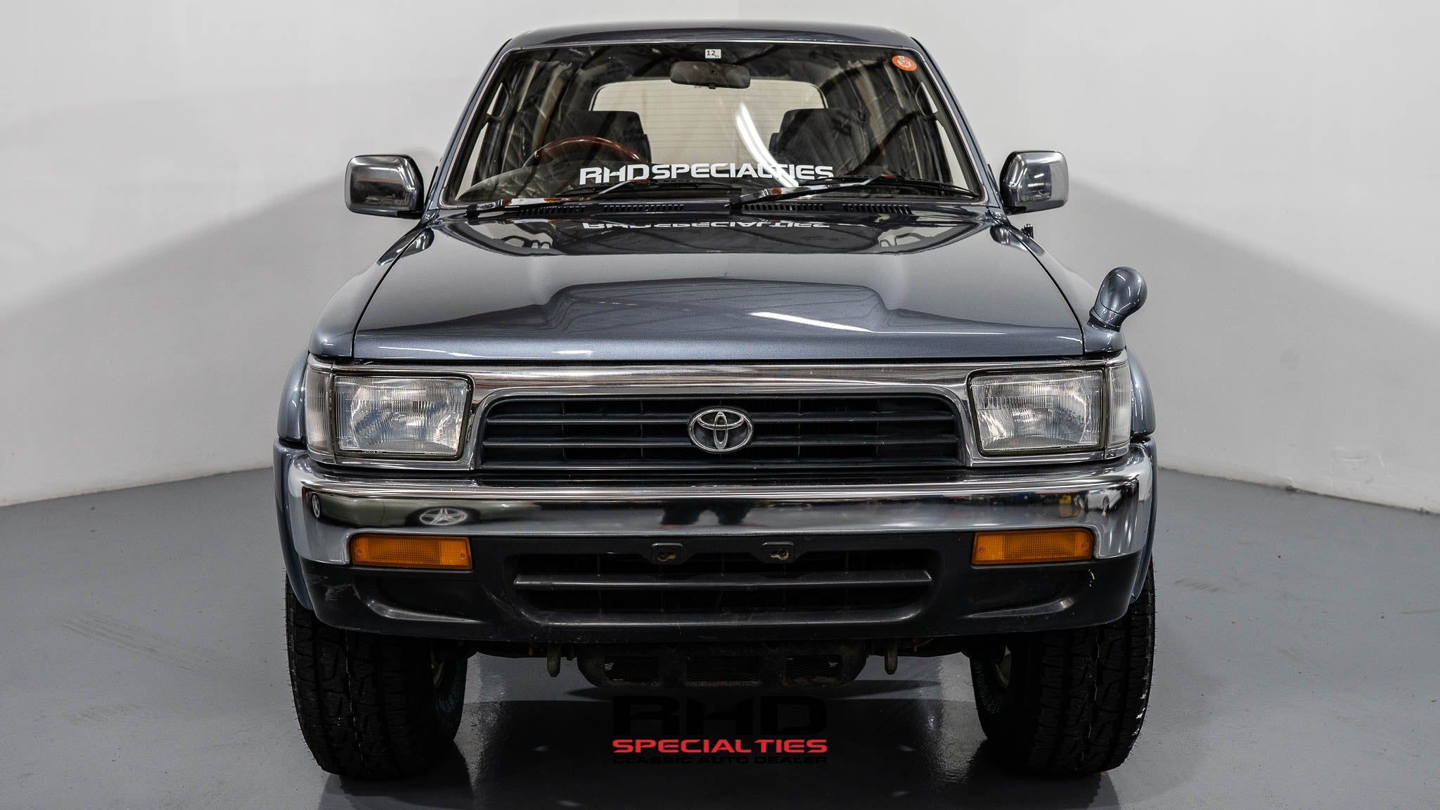 2048x1152 Toyota Hilux Surf *Sold*