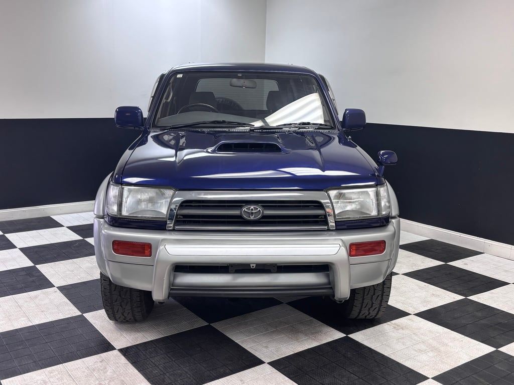 1024x768 Toyota Hilux Surf, SSR G