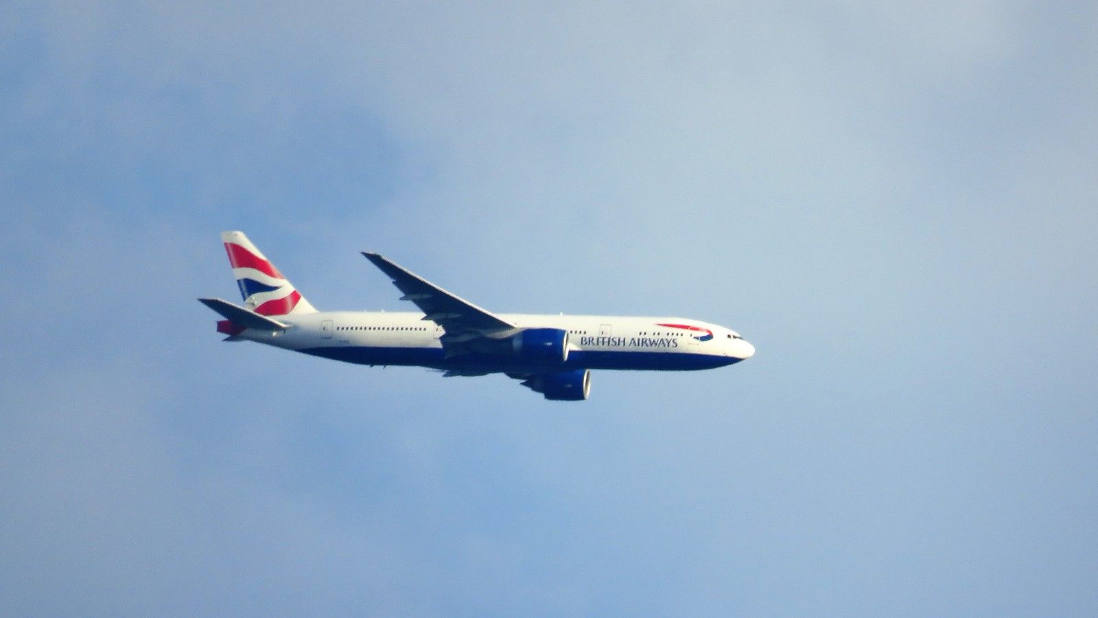 1600x900 BRITISH AIRWAYS Boeing 777 200 Flight Over Hyde Park
