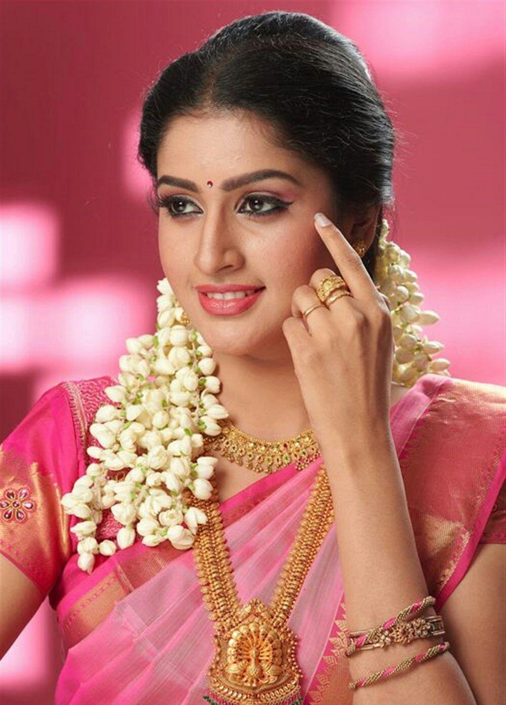 1000x1393 Latest Tamil Movie Actress Wallpaper