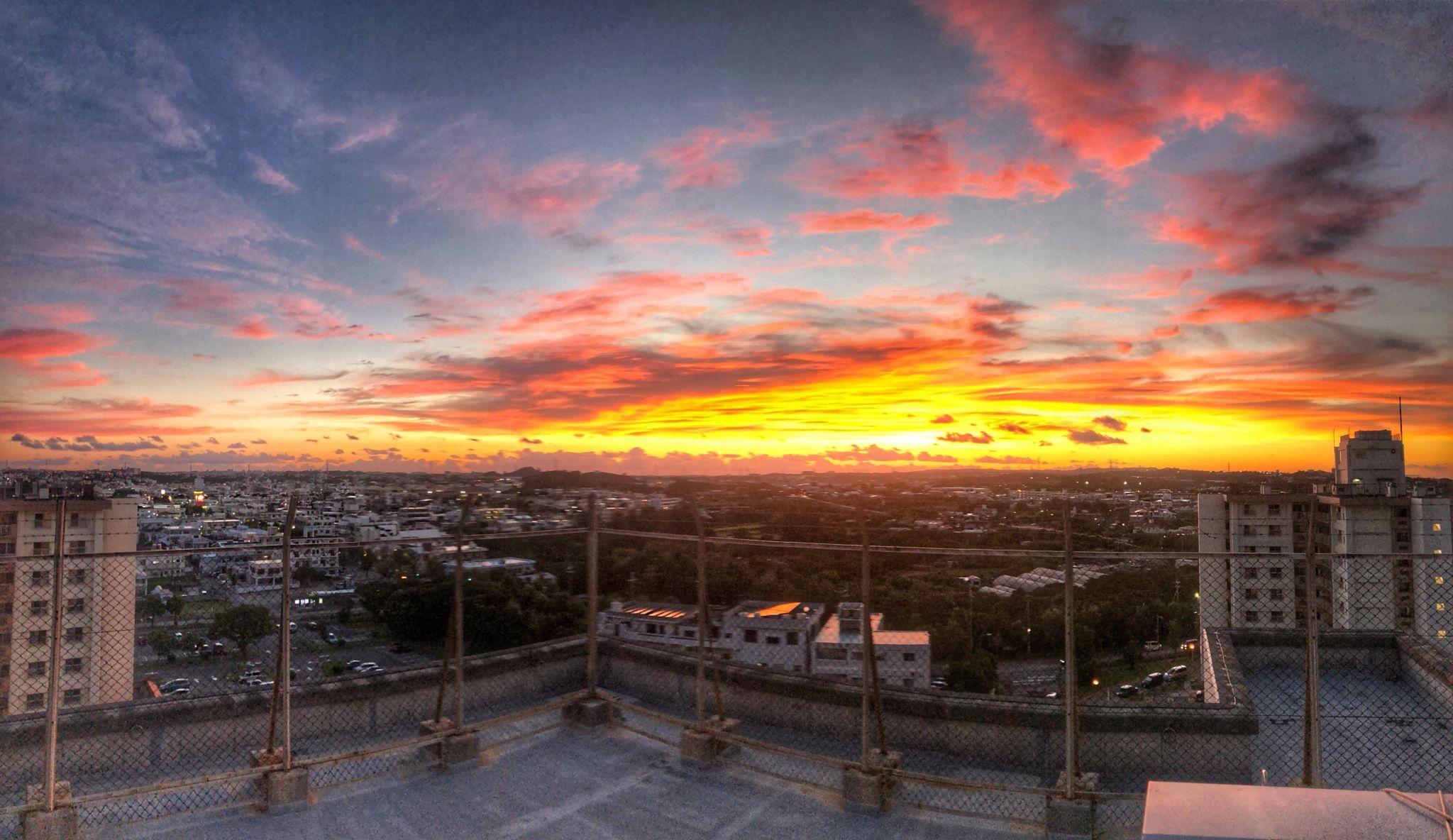 2048x1184 Sunset over Okinawa