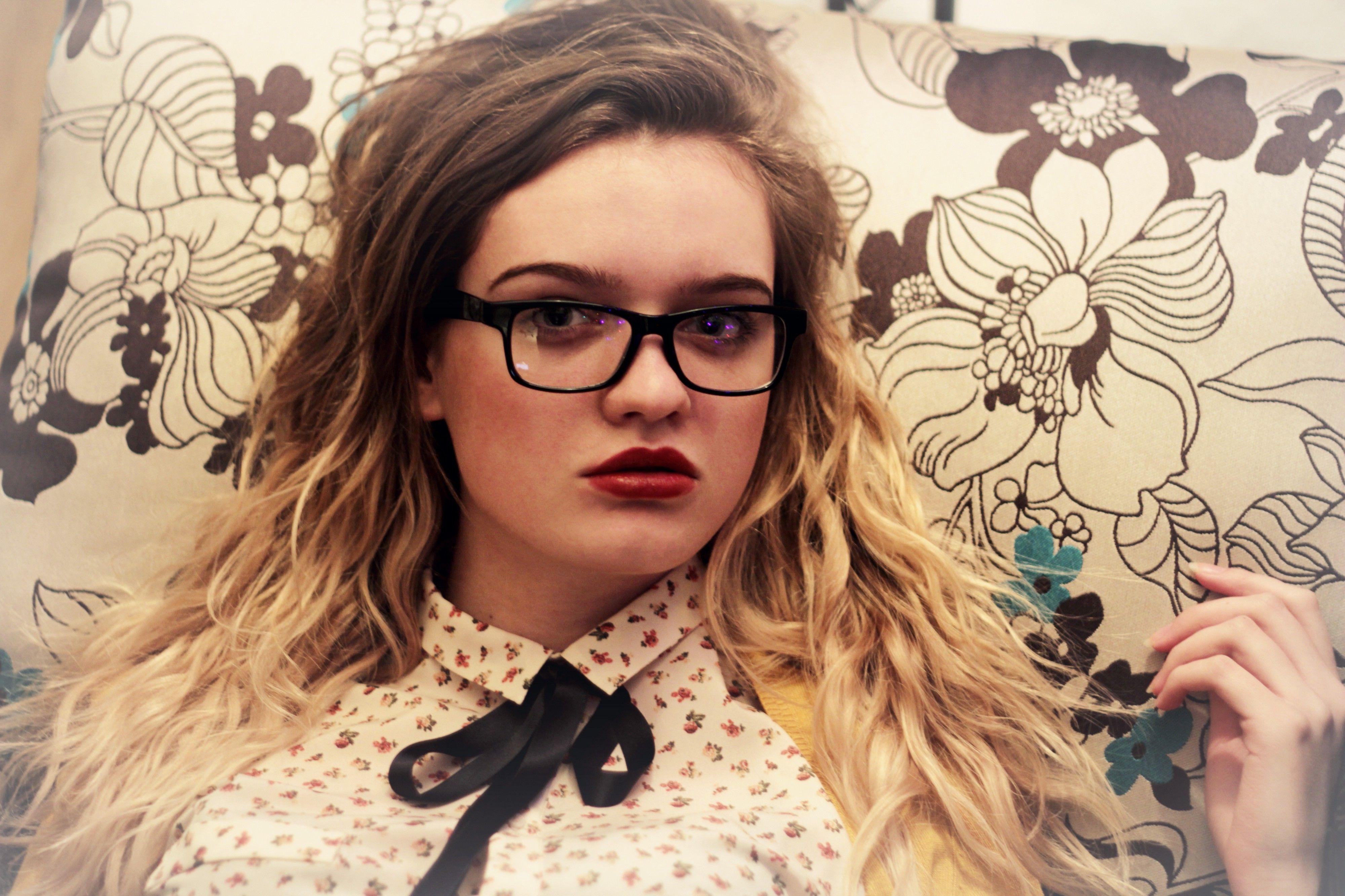 4000x2667 blonde, Fashion, Hair, Red, Flowers, Glasses, Women, Vintage, Black, Photography, Indoors, Makeup Wallpaper HD / Desktop and Mobile Background