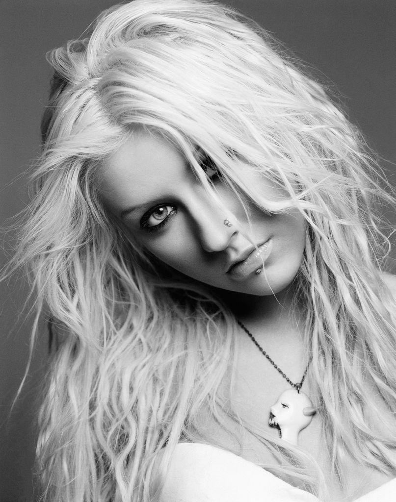 807x1024 The World's Best Photo of background and christinaaguilera