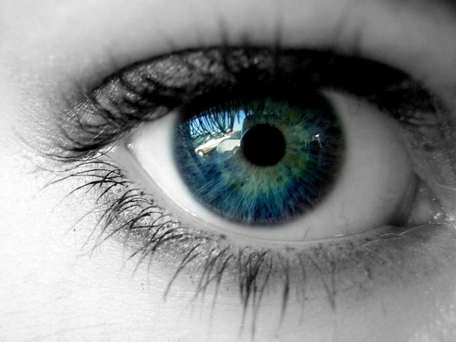 1600x1200 Eyeball Desktop Wallpaper