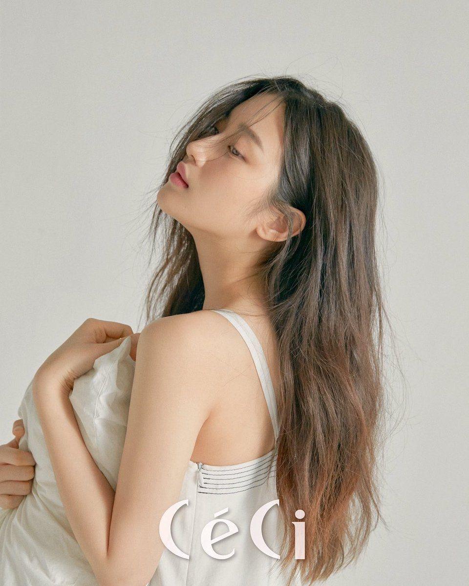 960x1200 Moon Ga Young Wallpaper