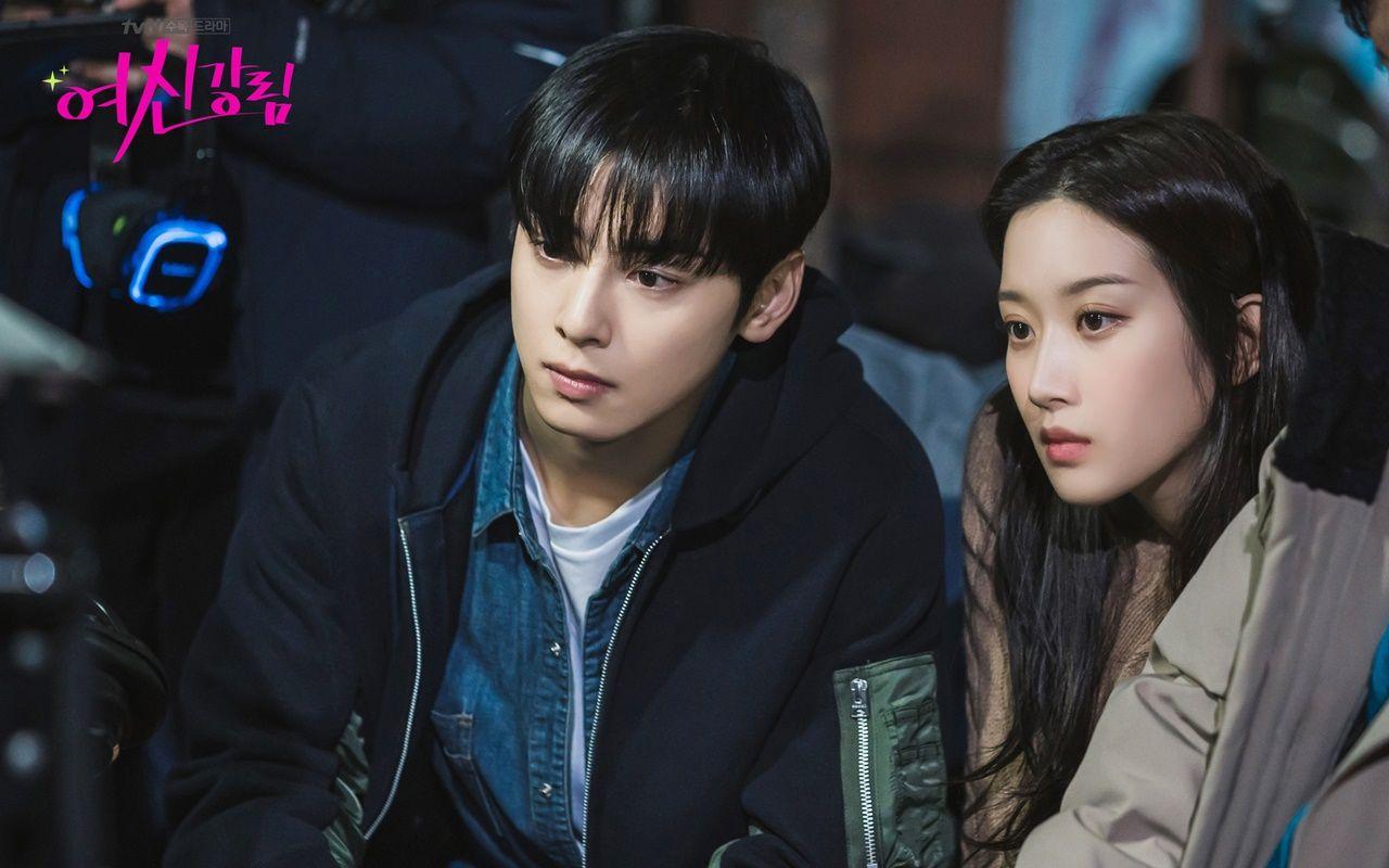1280x800 Cha Eunwoo ASTRO Digoda Sutradara Saat Syuting Adegan Romantis Bareng Moon Ga Young di 'True Beauty'