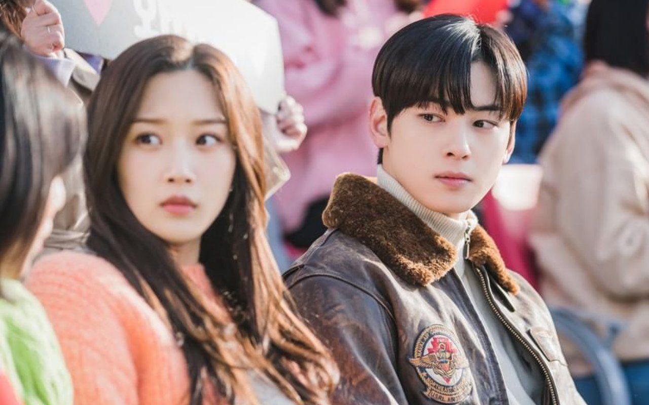 1280x800 Momen Uwu Cha Eunwoo dan Moon Ga Young Saat Berduaan di Kamar 'True Beauty' Bikin Meleleh