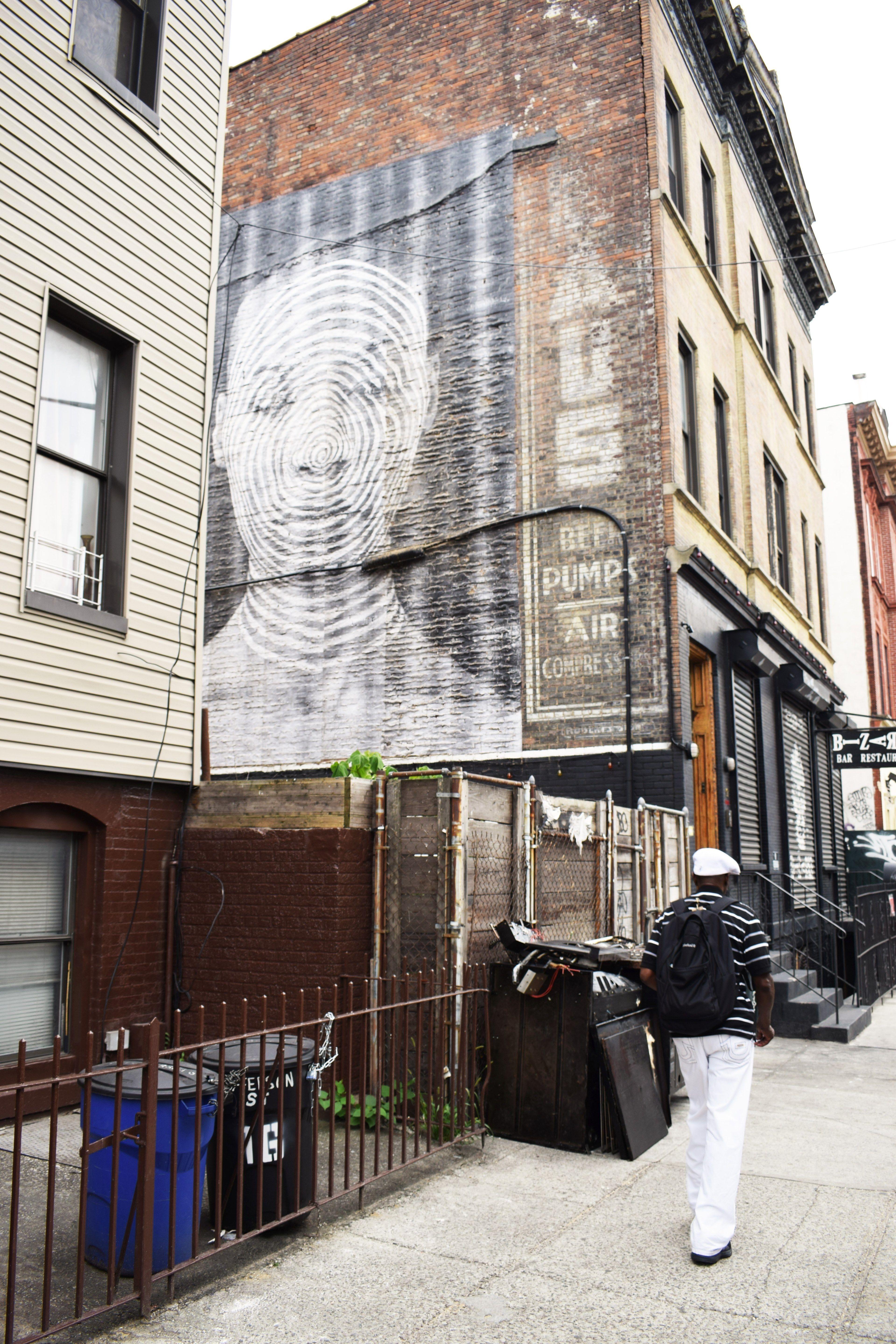 3840x5760 Wallpaper / wall urban street life and street art HD 4k wallpaper