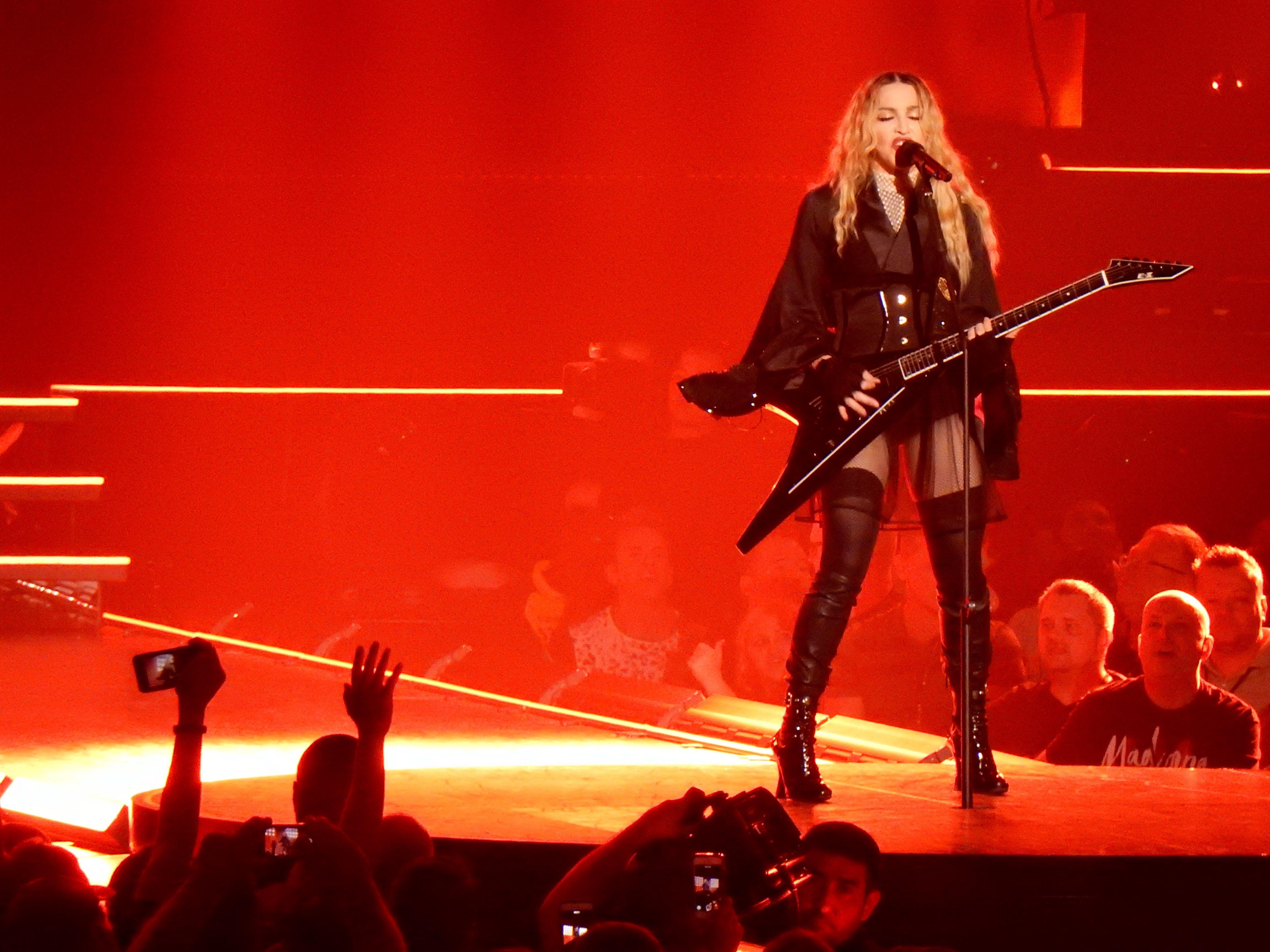 Madonna rebel. Rebel Heart Мадонна. Madonna Rebel Heart Tour. Madonna Rebel Heart 2015. Мадонна Ребел Харт тур.
