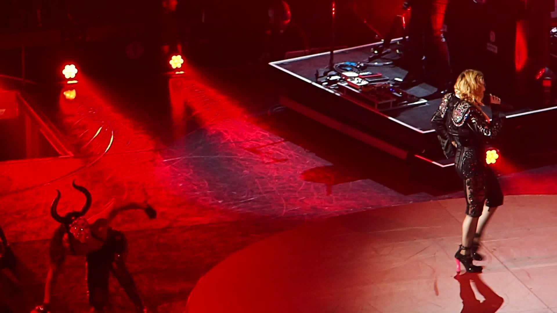 1920x1080 Madonna, Rebel Heart Tour, Living For Love, Bell Center, Montréal, 10 September