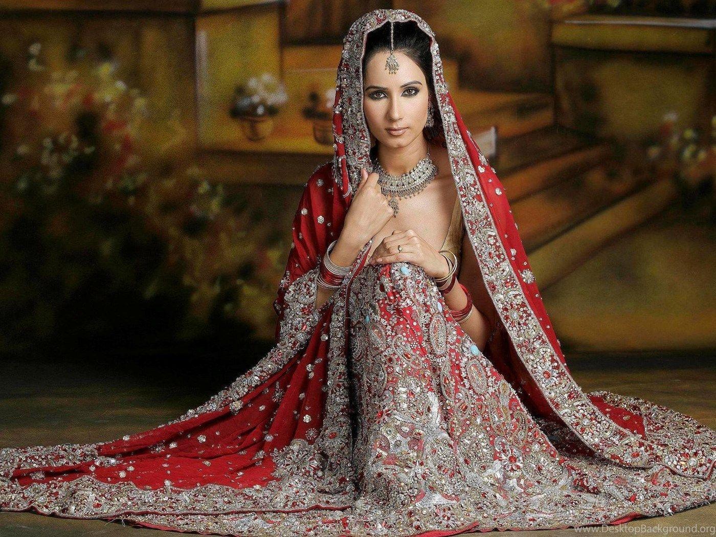 1400x1050 Indian Dress Wallpaper