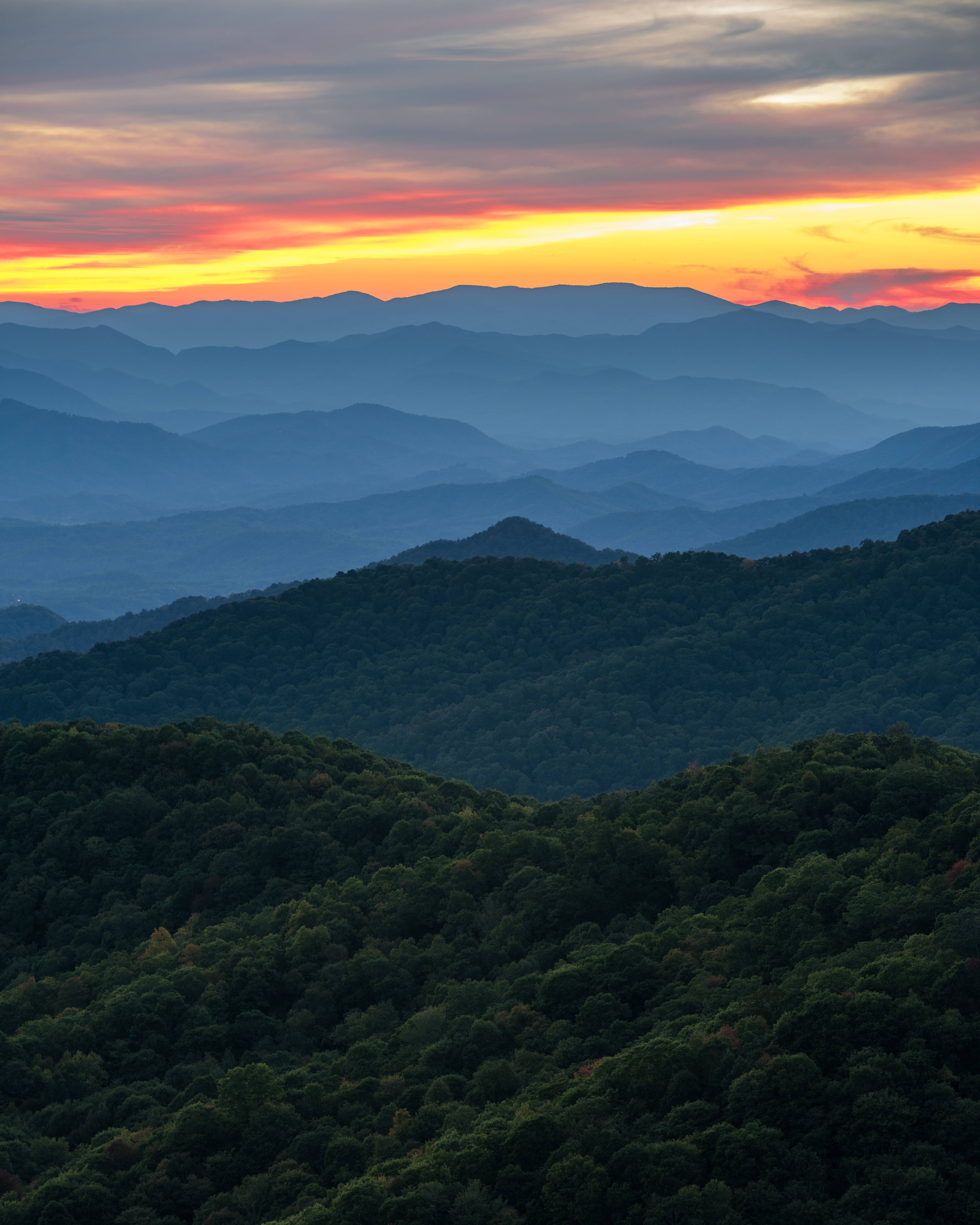 4912x6140 Blue Ridge Parkway Sunset, North Carolina [OC] [4912 x 6140]