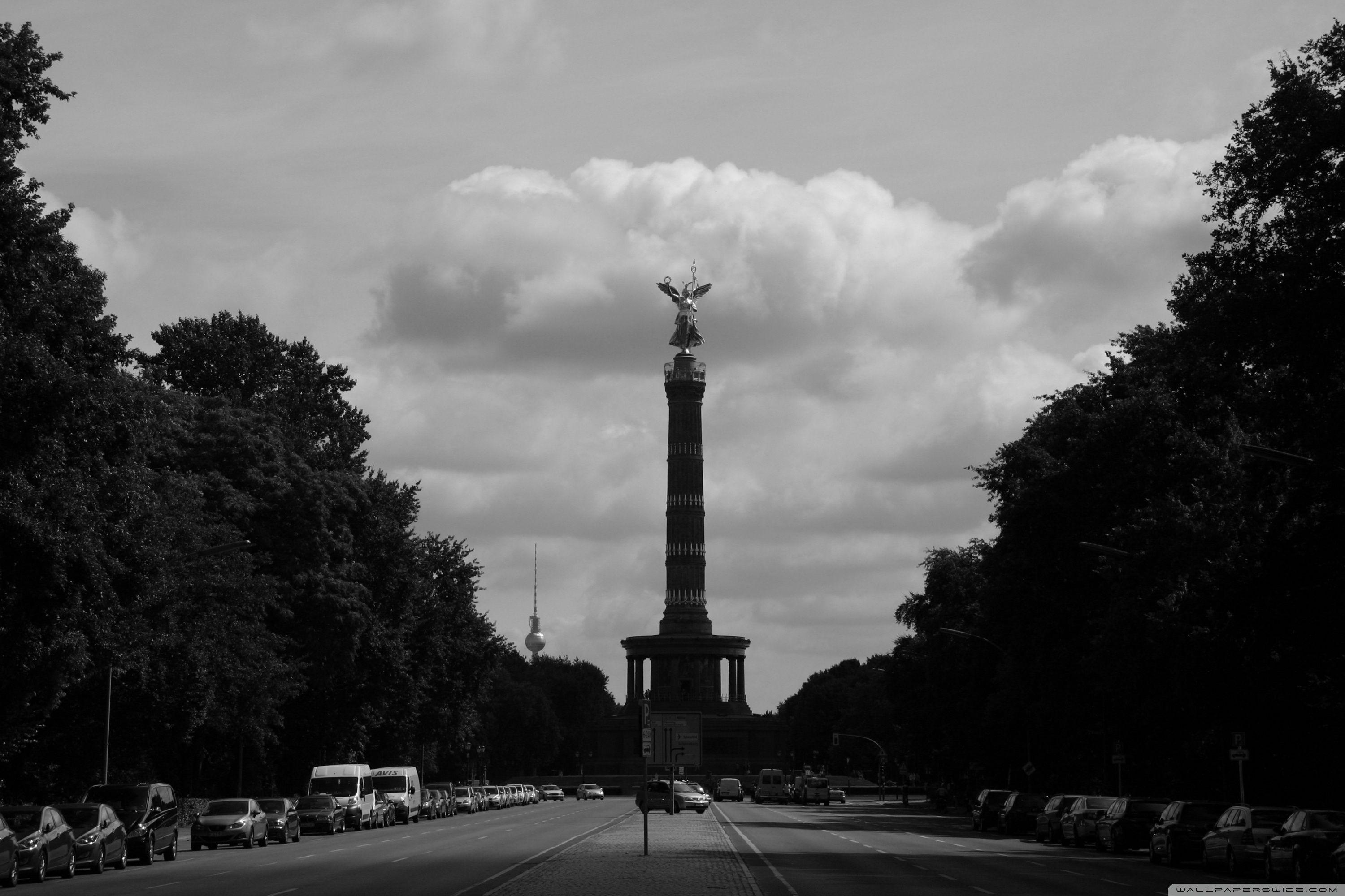 3000x2000 Berlin Black and White Wallpaper