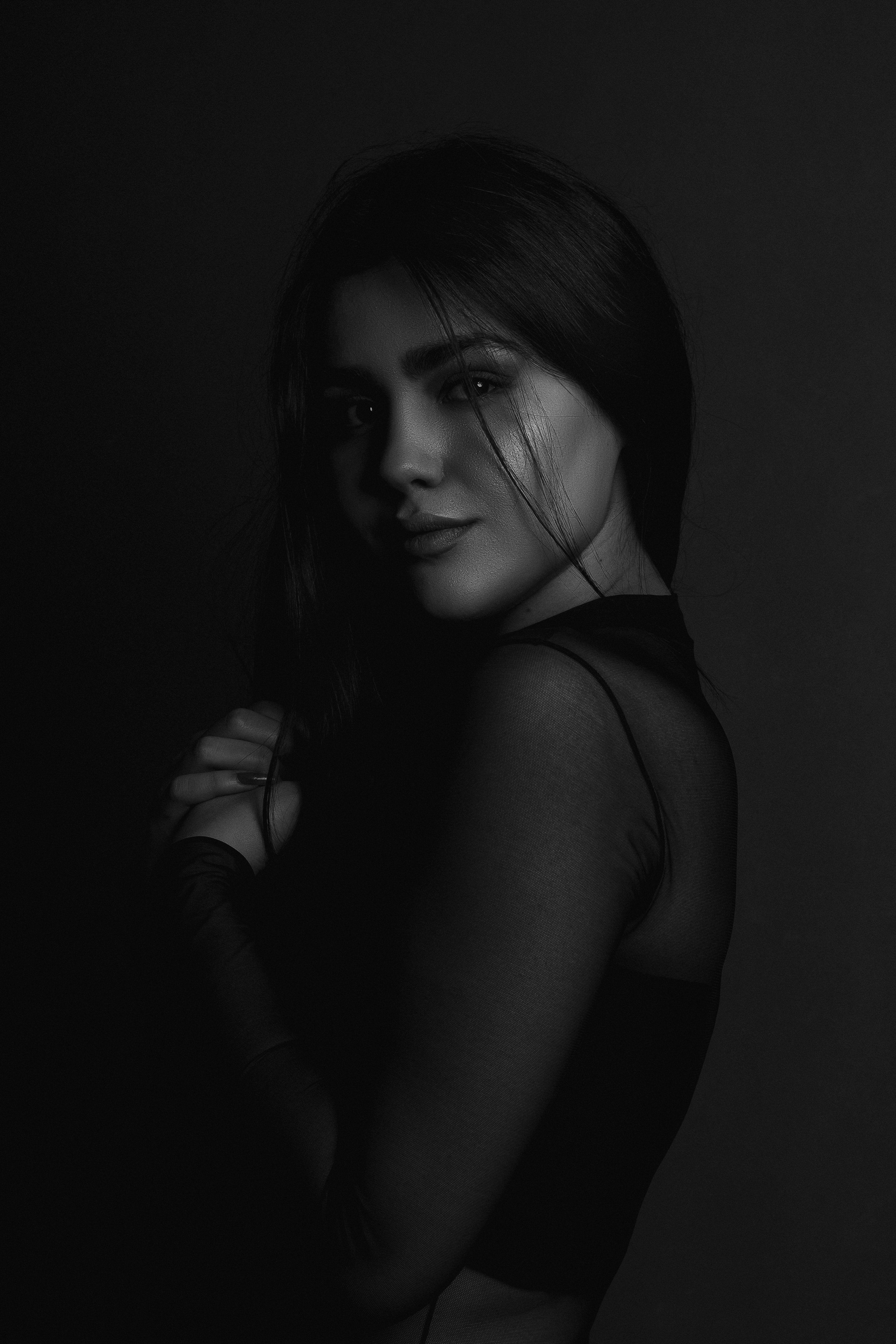 3712x5568 Beautiful Girl 4K Wallpaper, Woman, Monochrome, Dark, Portrait, Black Dark