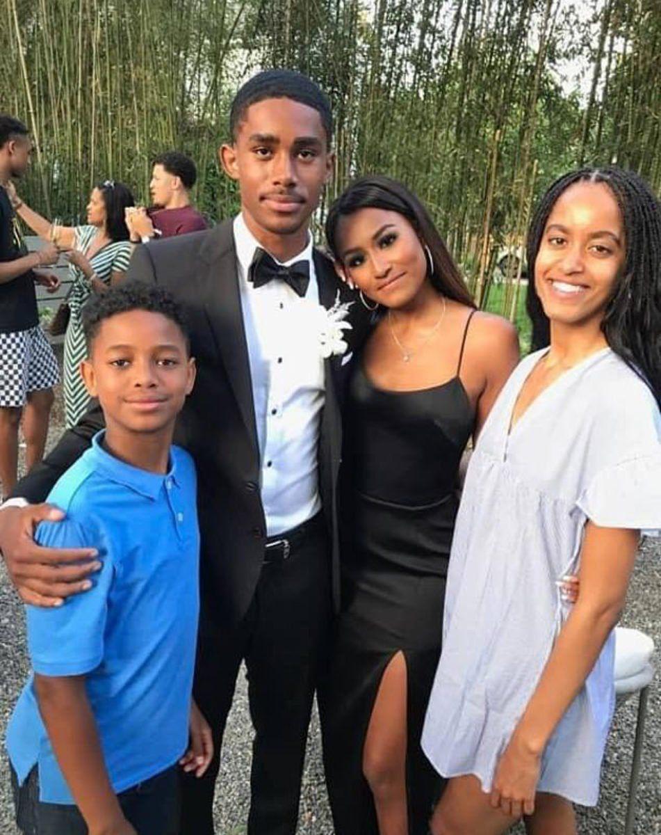 951x1200 Sasha Obama Goes to Prom, Takes Family Picture With Michelle, Malia