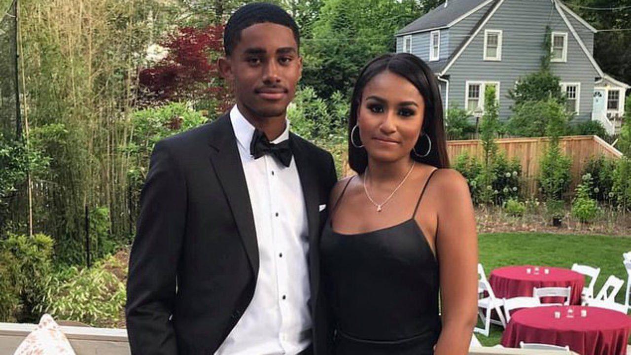 1280x720 Sasha Obama Goes to Prom, Takes Family Picture With Michelle, Malia