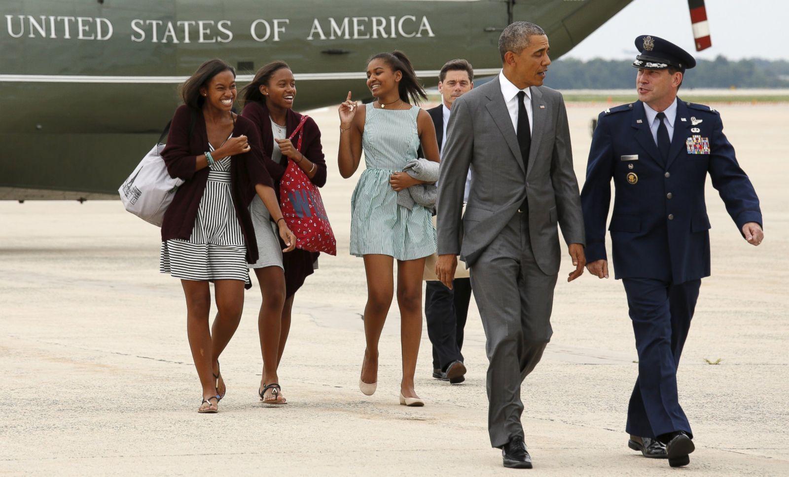 1600x967 President Obama Hits New York City With Daughters Malia and Sasha Photo. Image