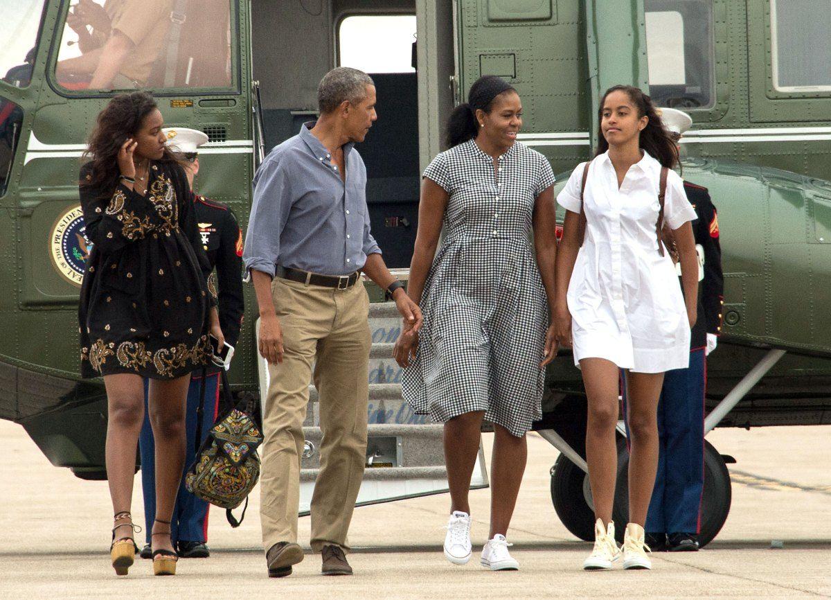1200x866 Sasha Obama Goes to Prom, Takes Family Picture With Michelle, Malia