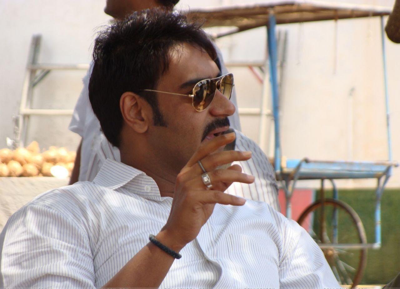 1280x927 Ajay Devgan Old Wallpaper