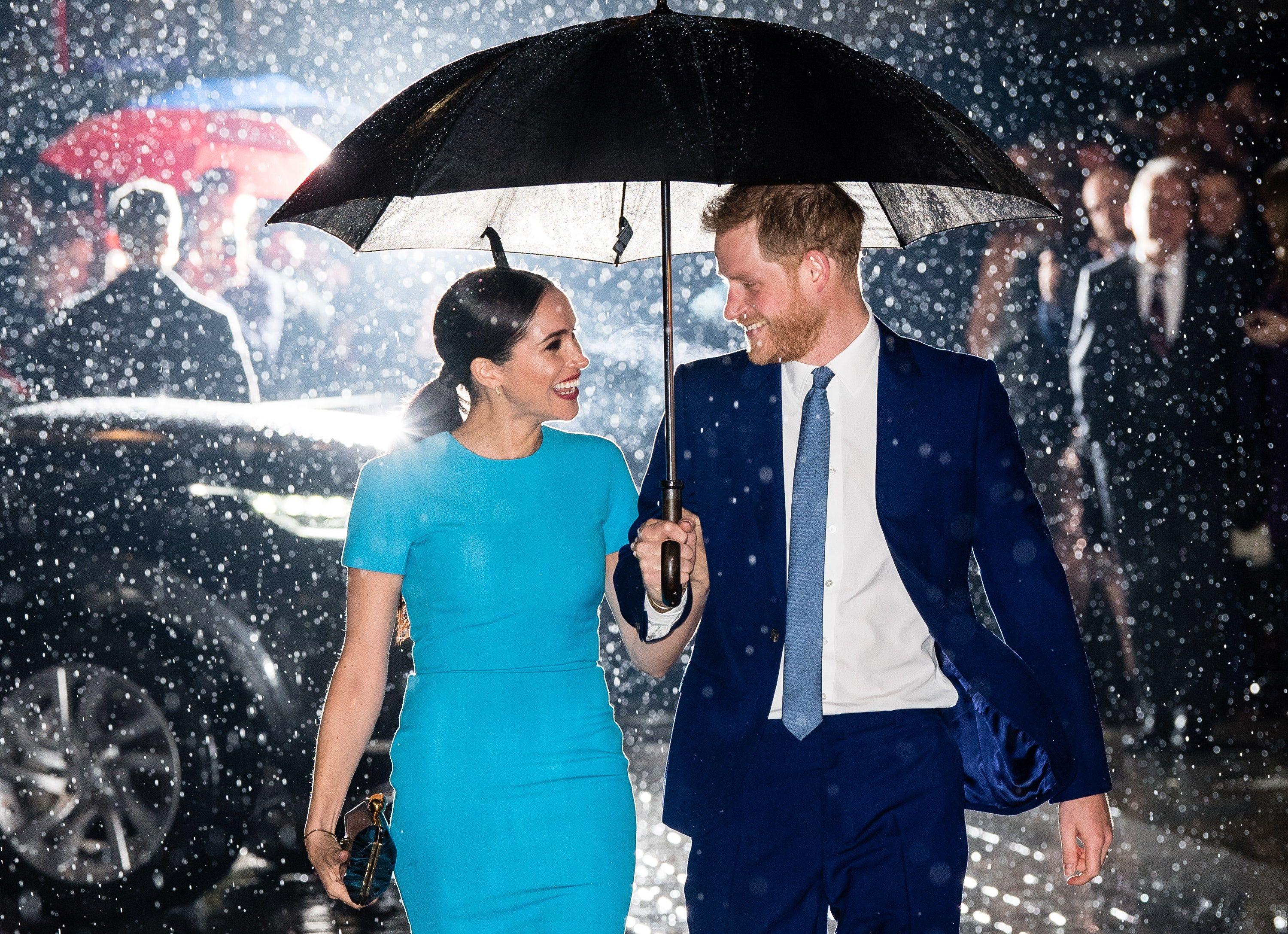 3000x2175 That Magical Photo of Meghan Markle and Prince Harry in the Rain Has the Most Interesting Backstory