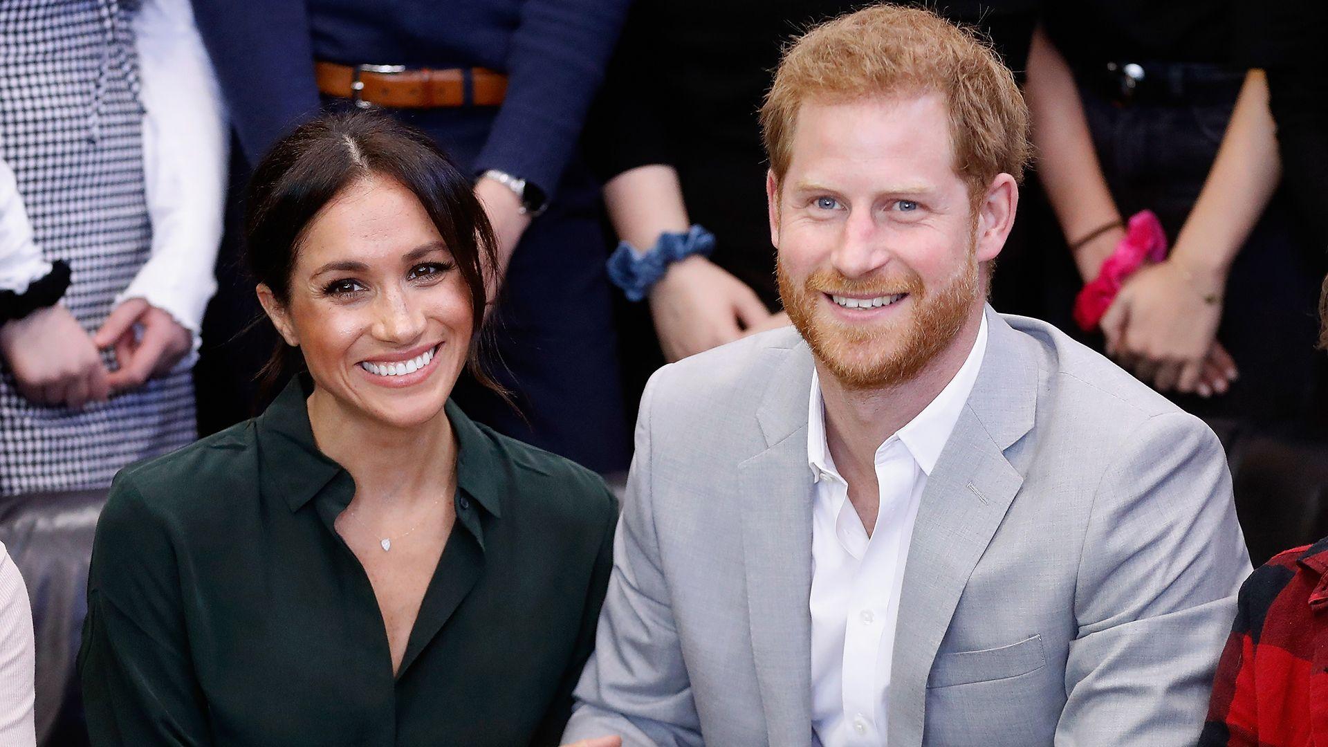 1920x1080 The Queen Removed A Photo Of Meghan & Harry Amid Documentary Backlash