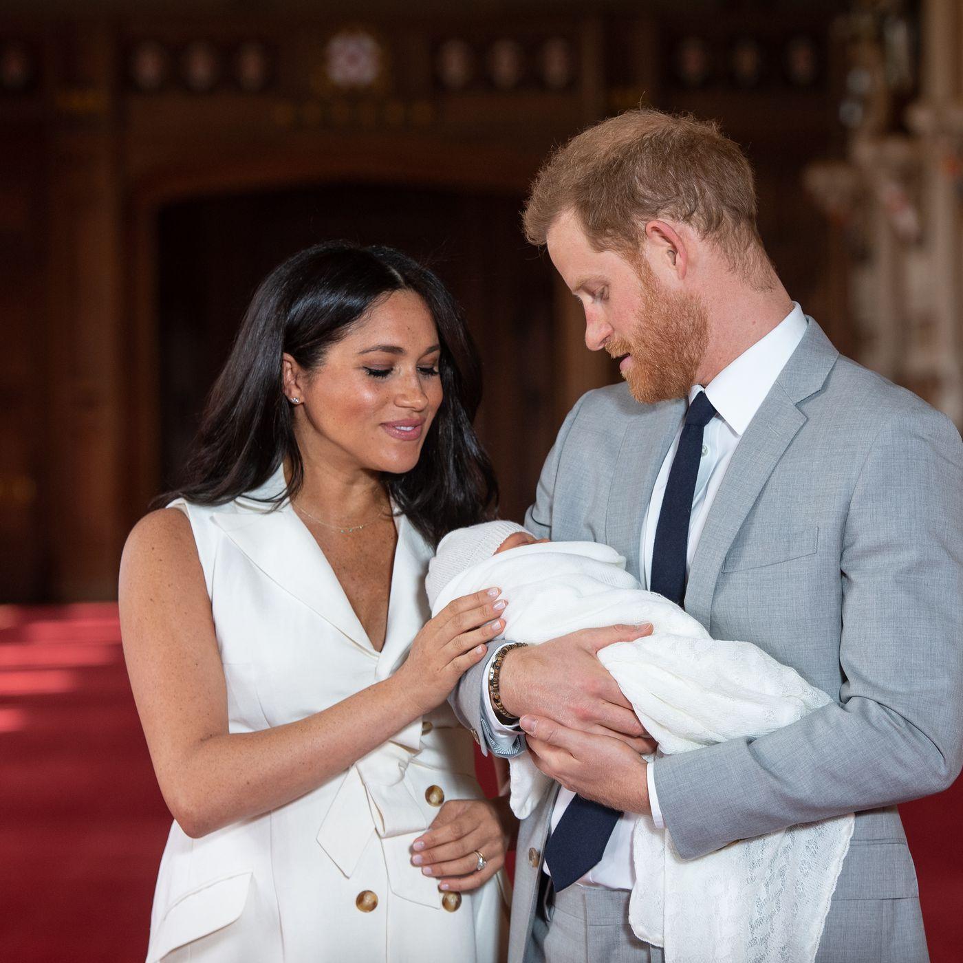 1400x1400 Royal baby photo: Meghan Markle and Prince Harry give first look of Baby Sussex