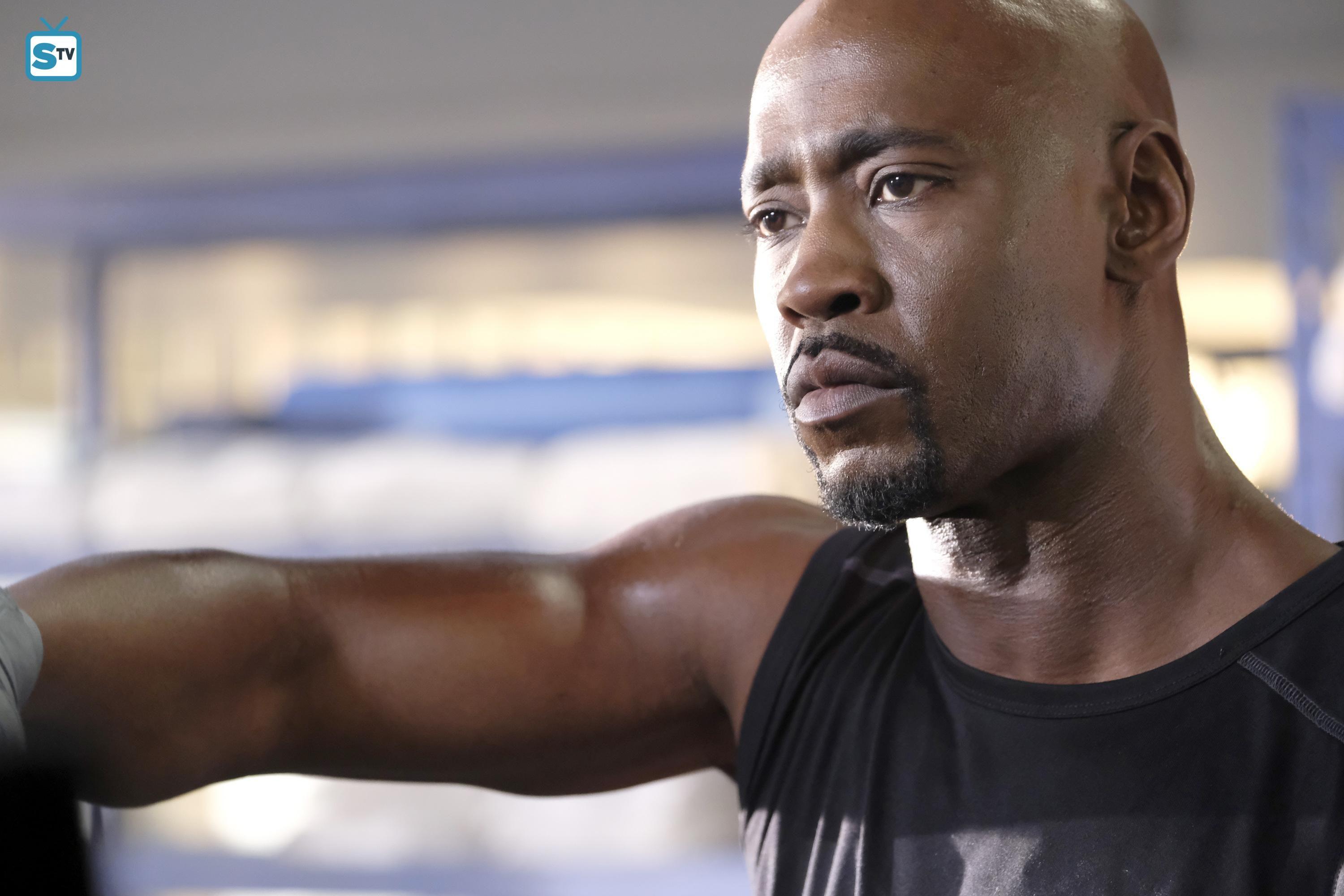 3000x2000 Amenadiel angel.