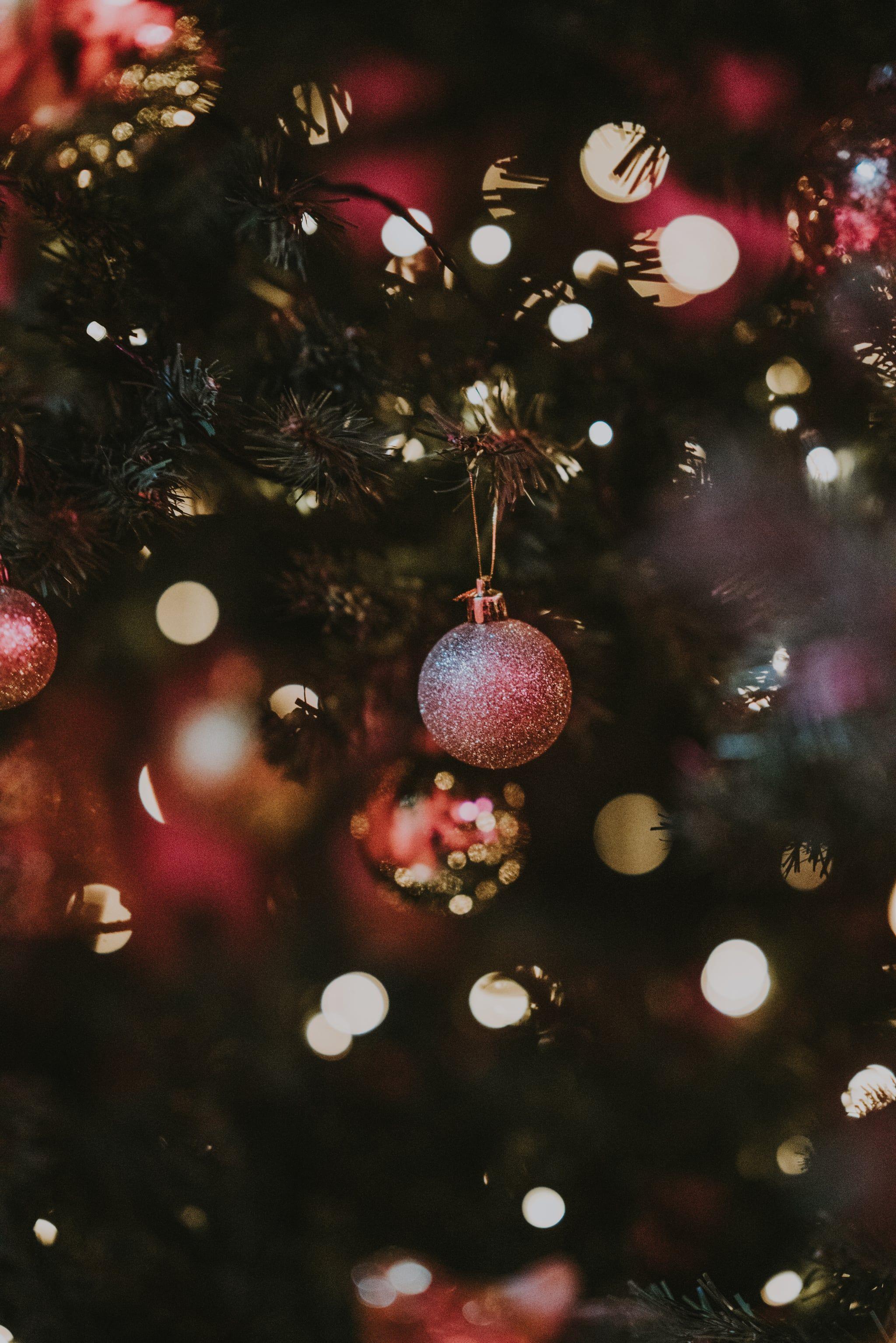 2048x3070 Best Christmas Wallpaper For Your Home Screen Aesthetic