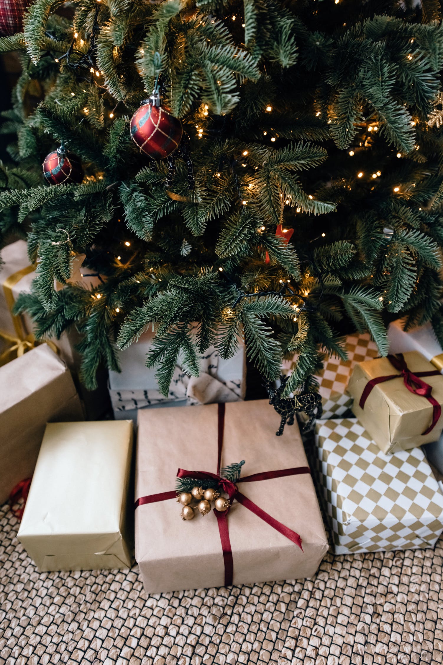 1502x2250 Free Stunning Christmas Wallpaper Background For iPhone