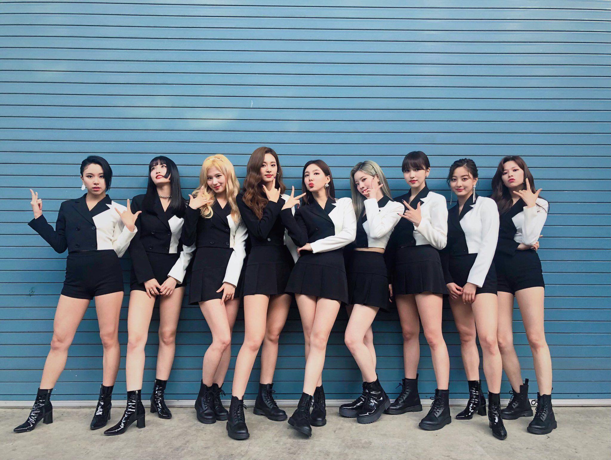 2048x1542 Twice Wallpaper Laptop HD
