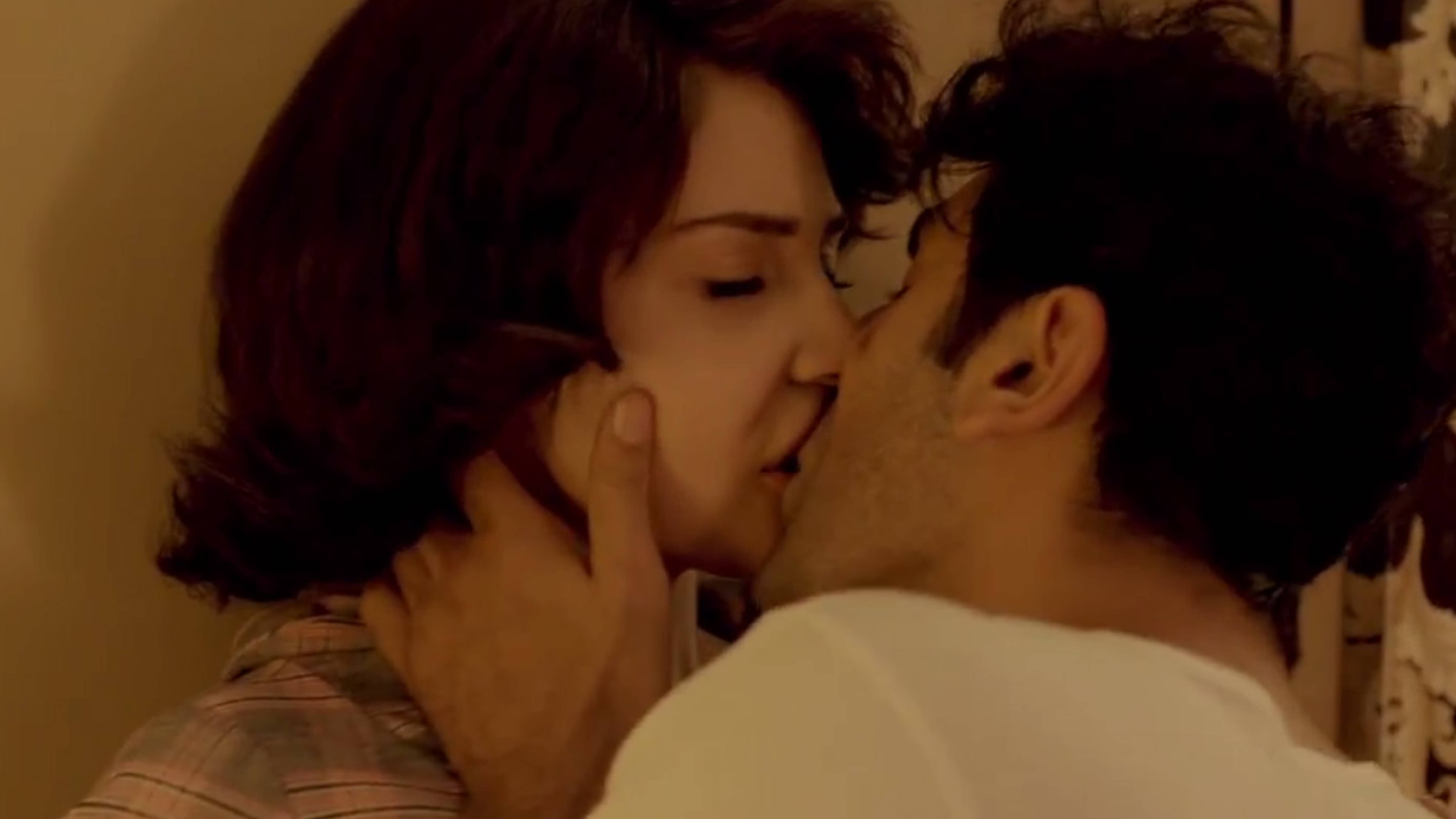 7680x4320 Bombay Velvet Kissing HD .