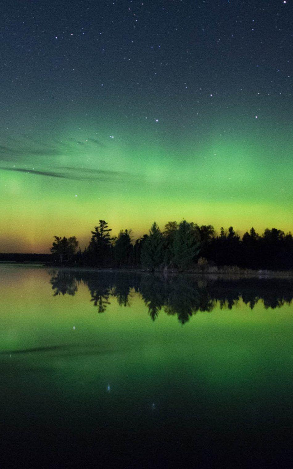 950x1520 Green Starry Night Sky And River 4K .