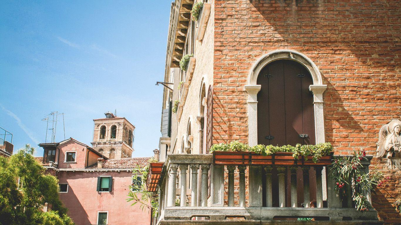 1366x768 Architecture in Venice, Italy