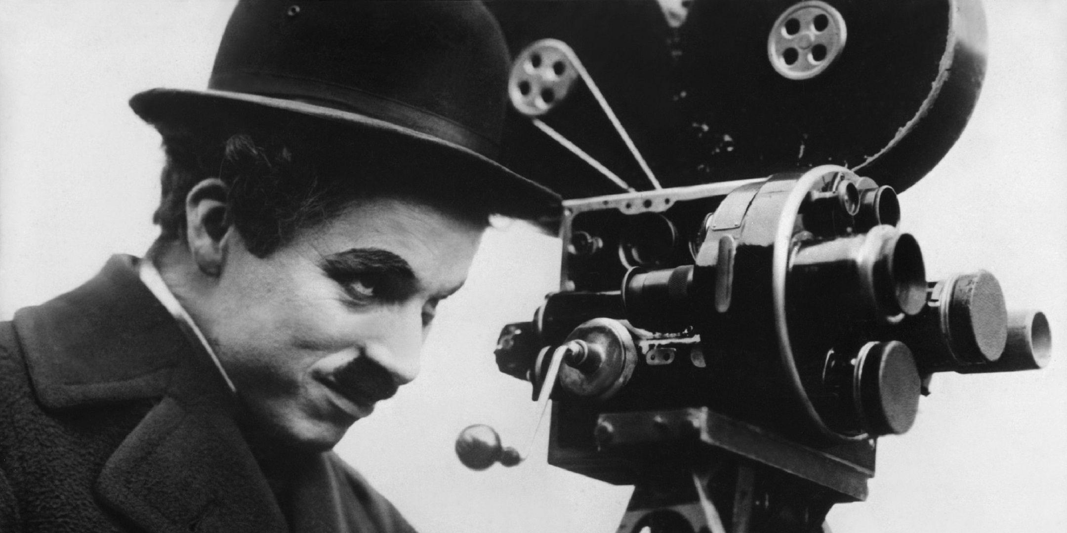 День первого кинофильма. Кинематограф Чарли Чаплин. Чарли Чаплин на съемках. Чарли Чаплин 1975.