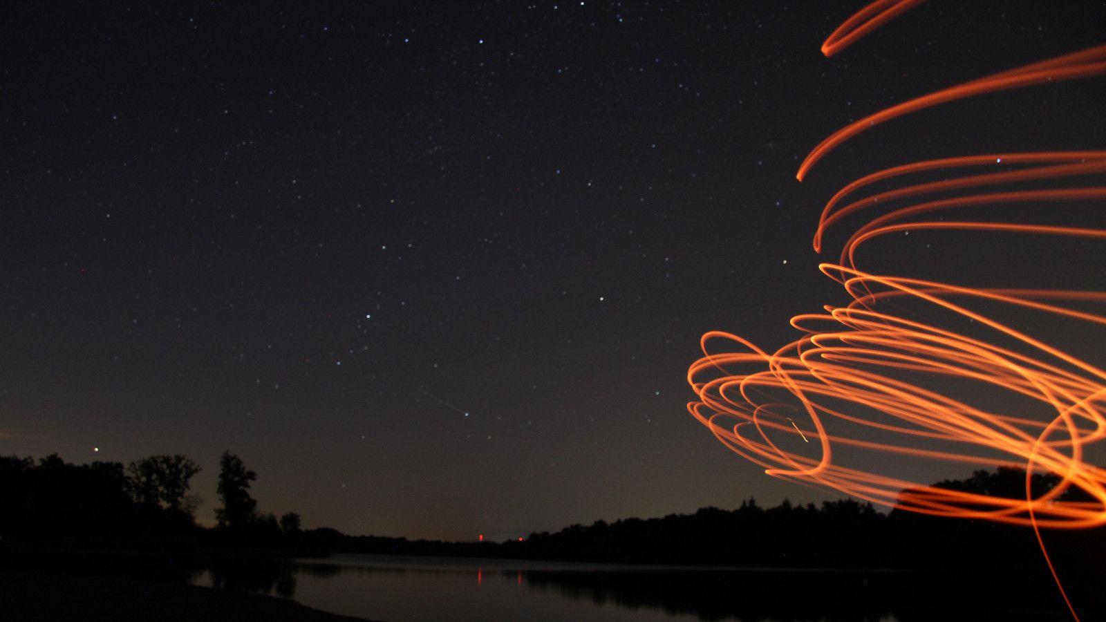 1600x900 Download wallpaper: Lights in darkness 1600x900