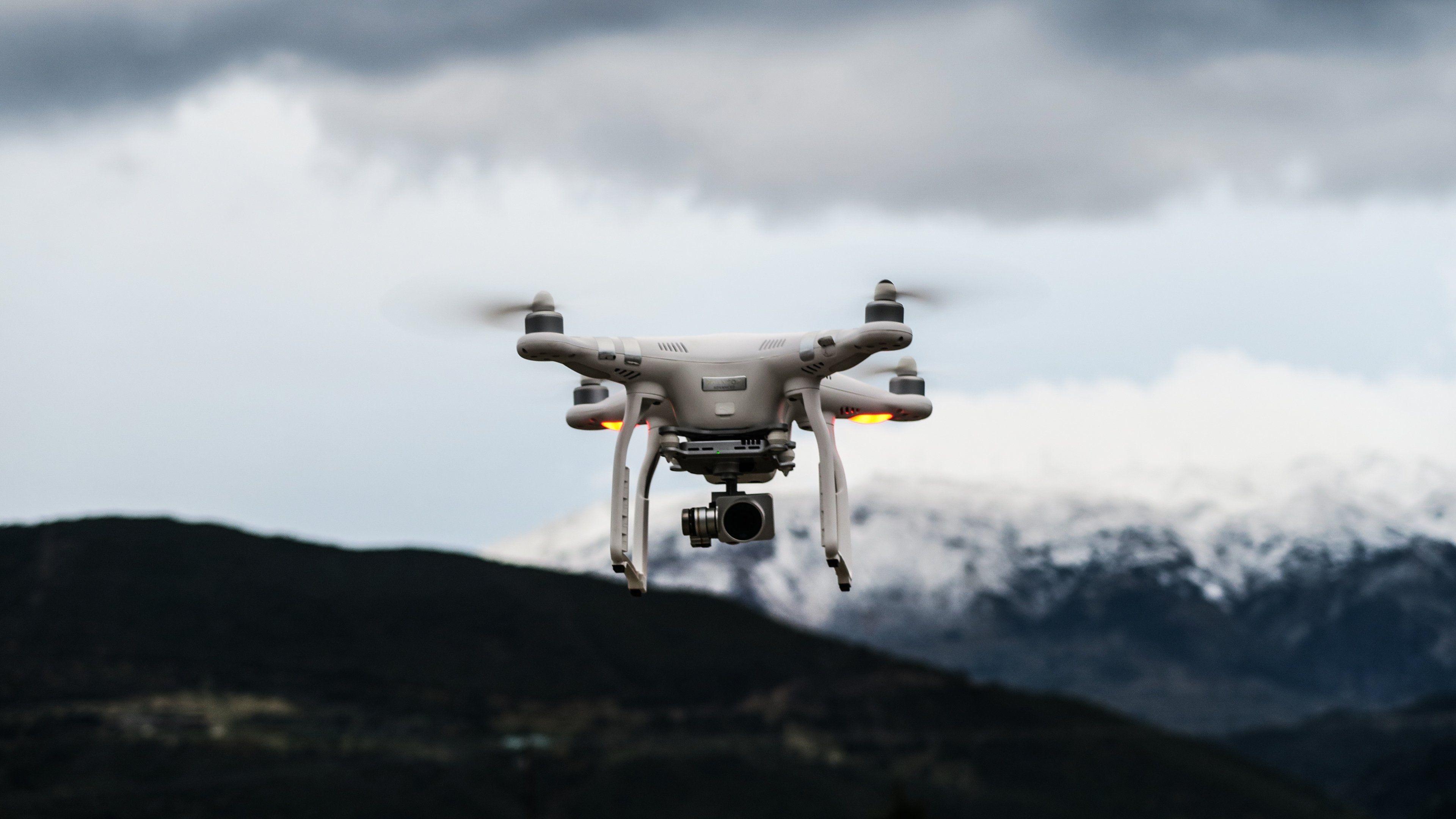 3840x2160 Quadrotor