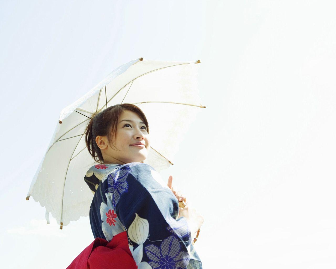 1280x1024 Download Beautiful Woman Wearing A Japanese Kimono Wallpaper