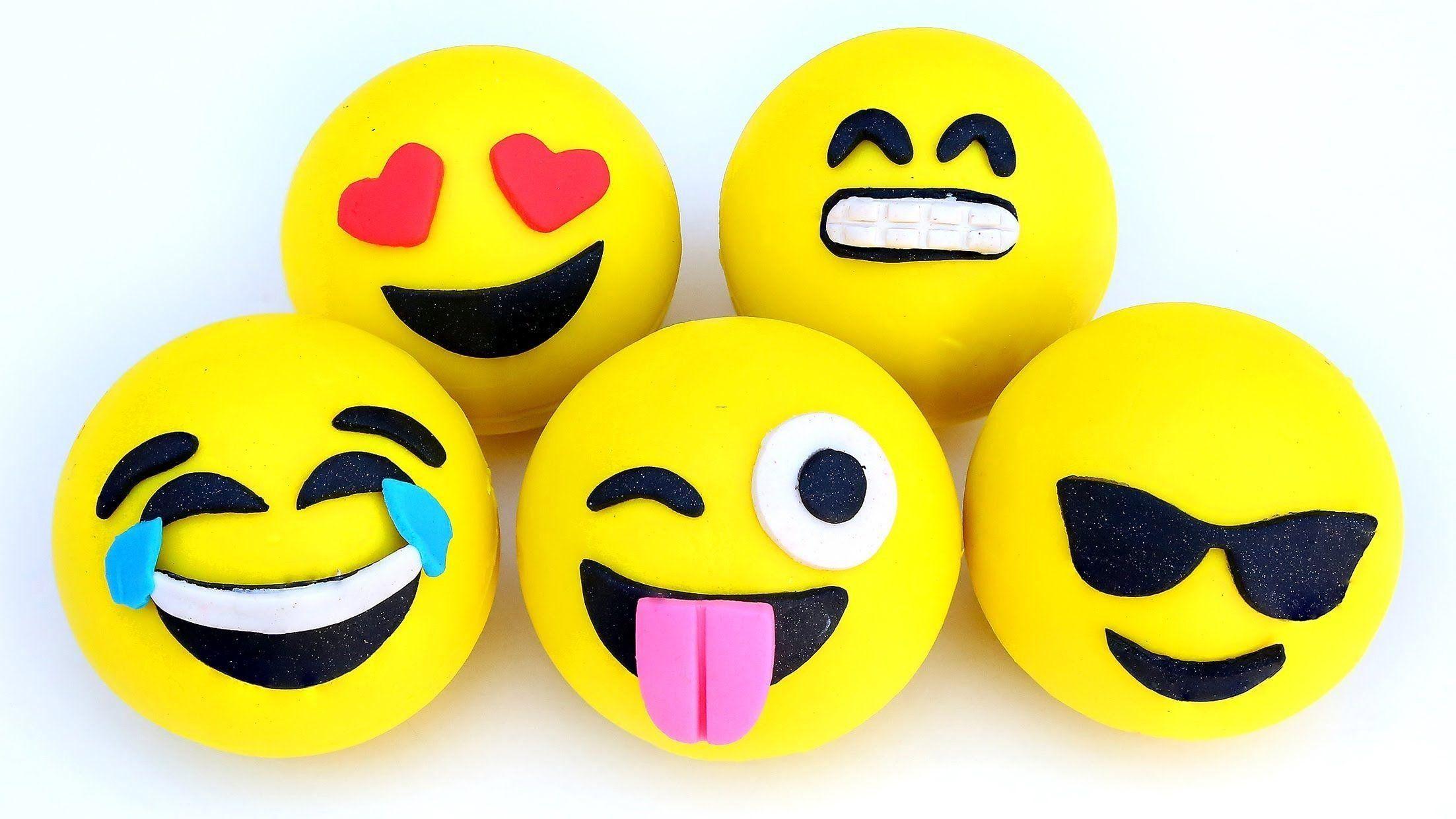 2205x1240 Love Emoji Love Smile Hình nền