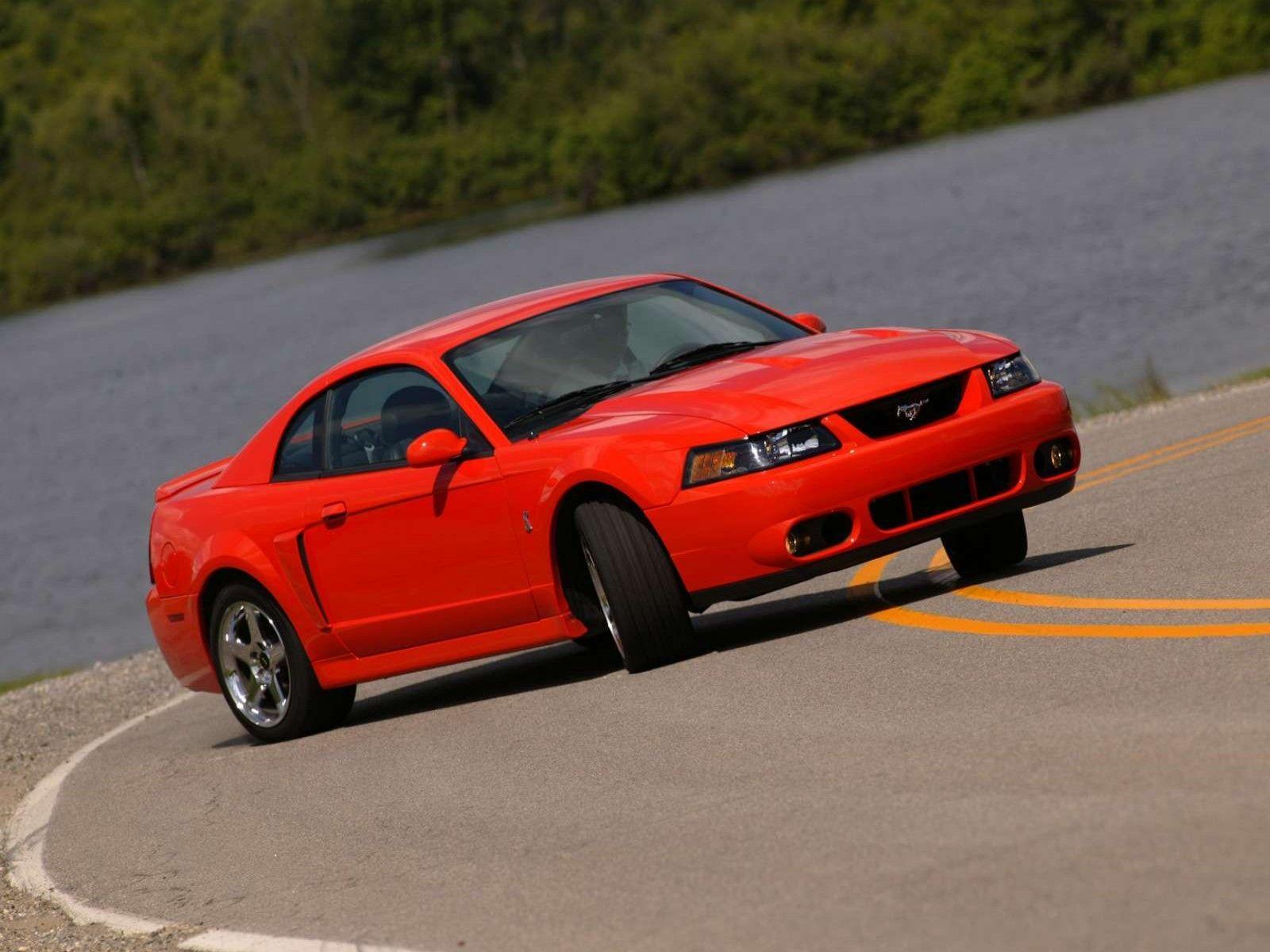 1600x1200 Ford Mustang SVT Cobra Wallpaper