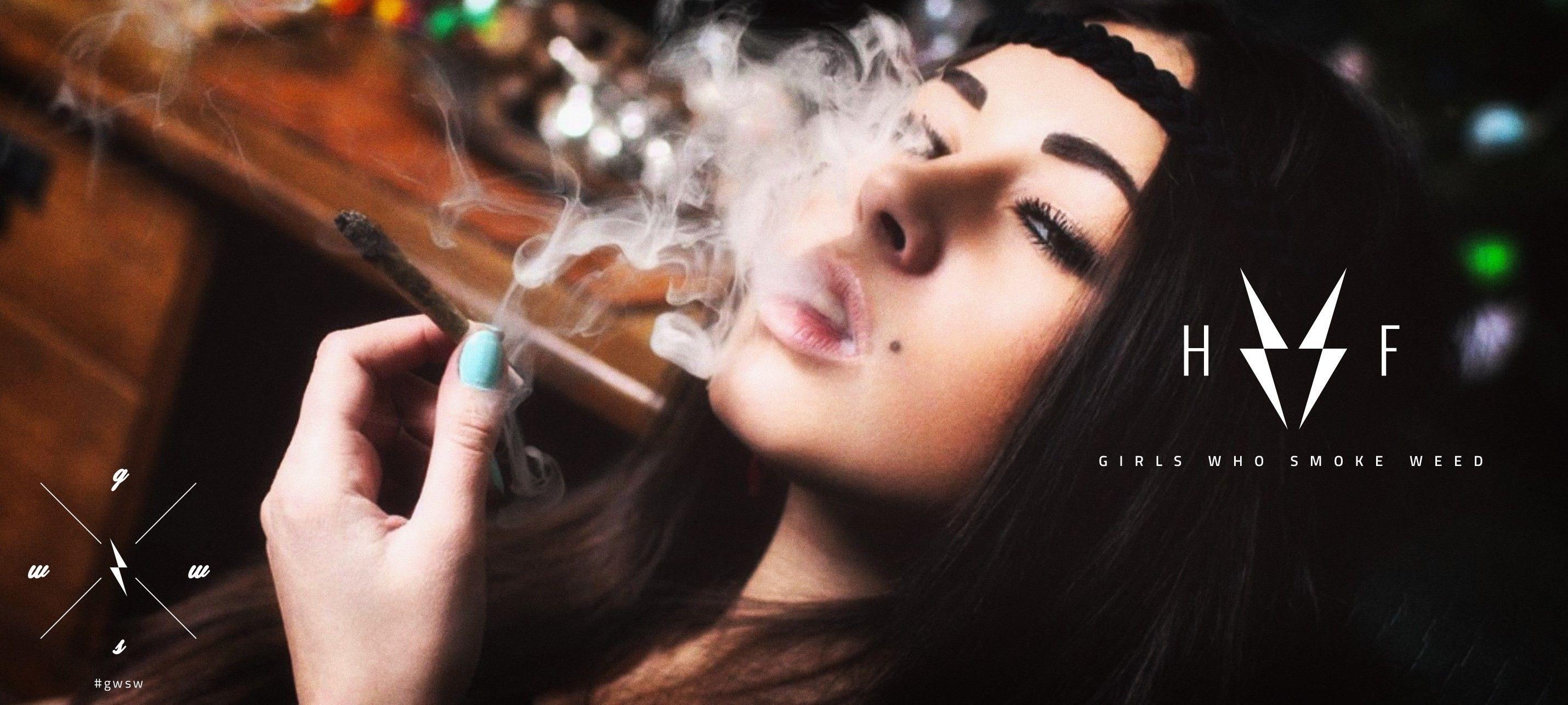 2860x1286 Weed Girl Wallpaper