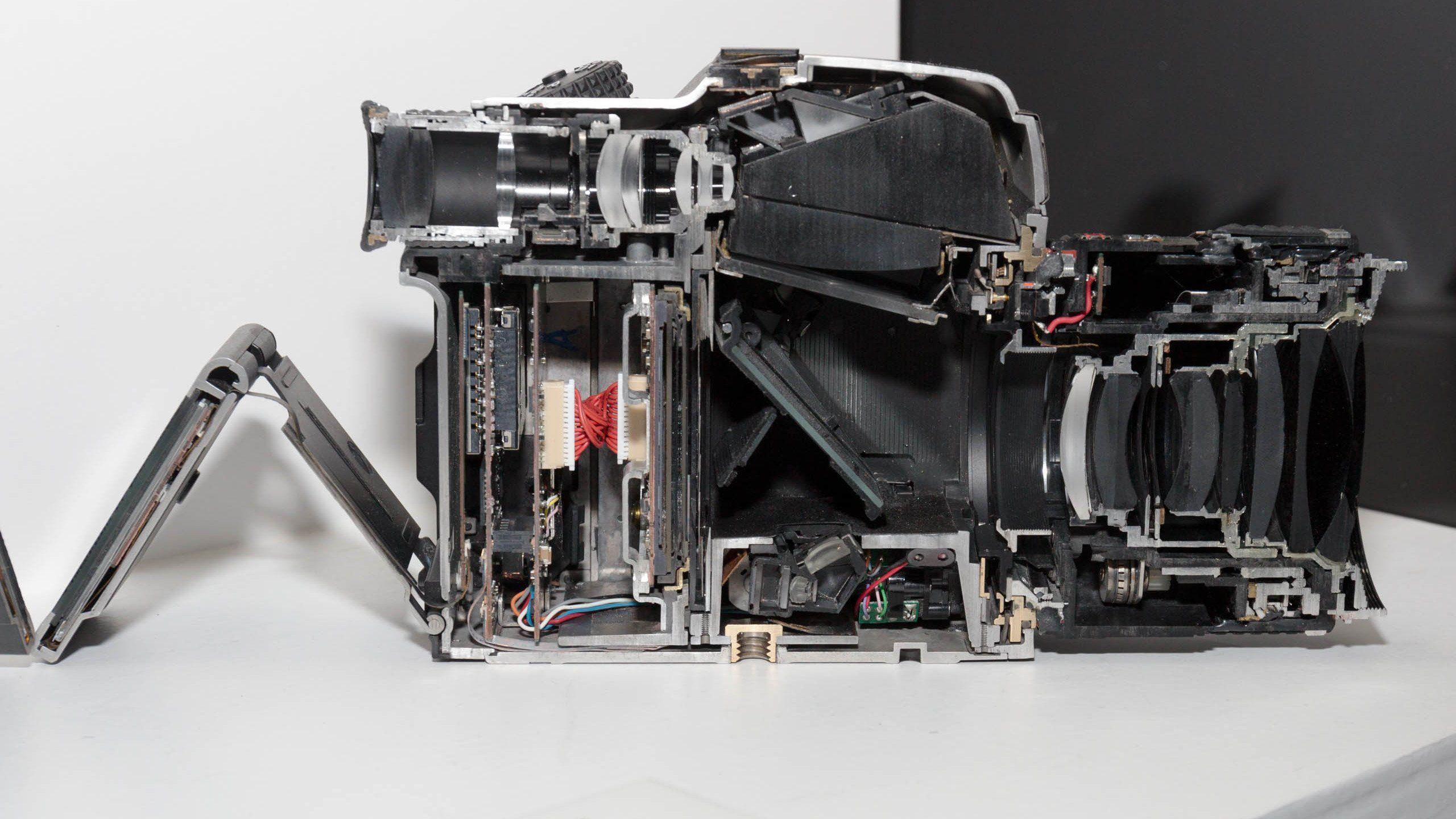 2560x1440 Inside a DSLR: The Medium Format Pentax 645Z HD wallpaper