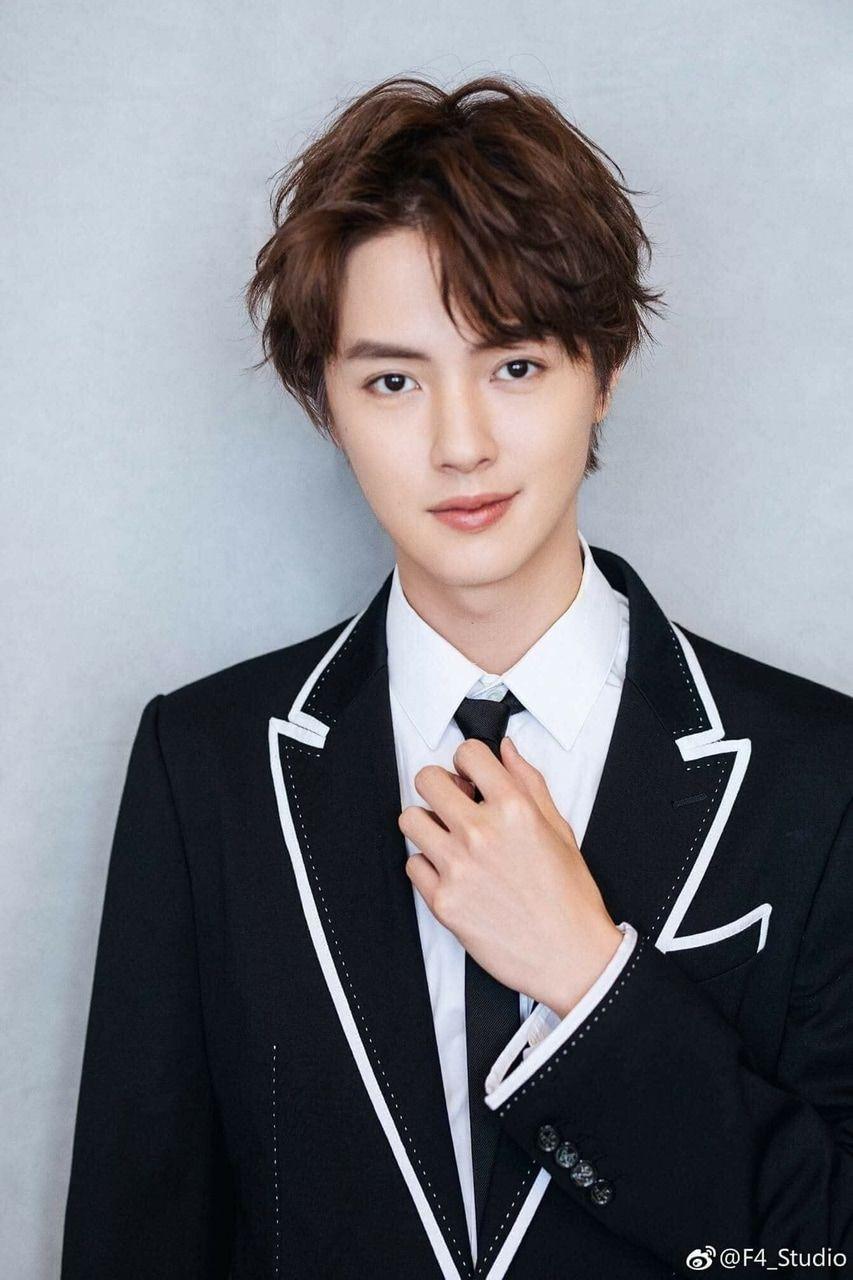 853x1280 image about Guan Hong on We Heart .