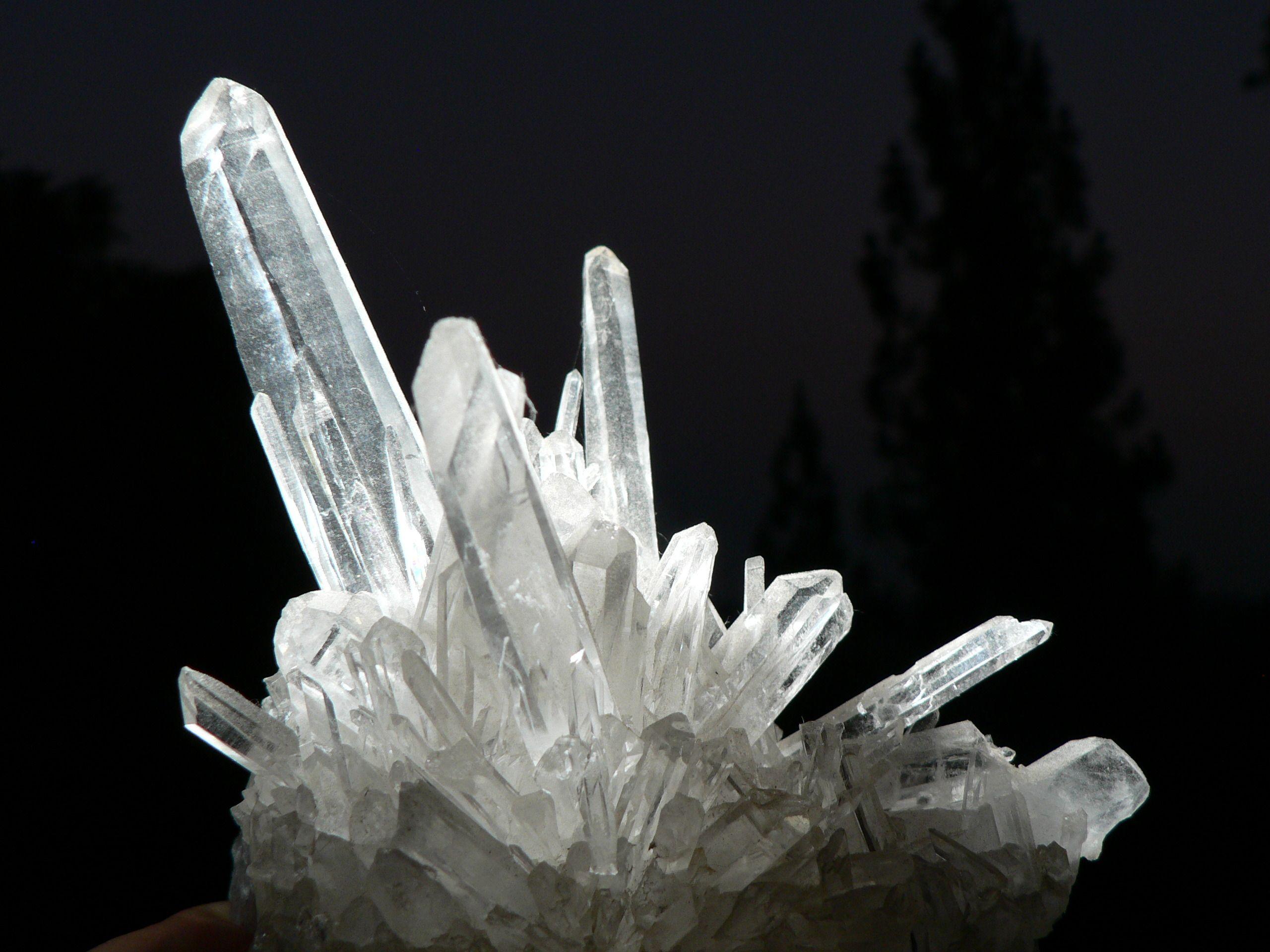 Lowx crystal. Кристал сталактид. I2 Кристаллы. Друза горного хрусталя Менделеева. Друзы Целестина.