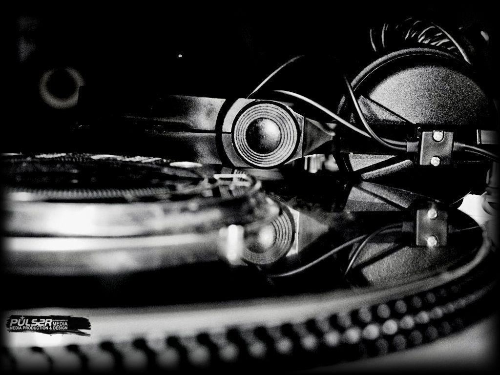 1024x768 DJ Wallpaper Group Wallpaper