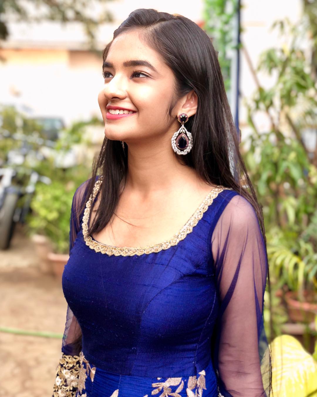 1080x1350 Anushka Sen Wallpaper