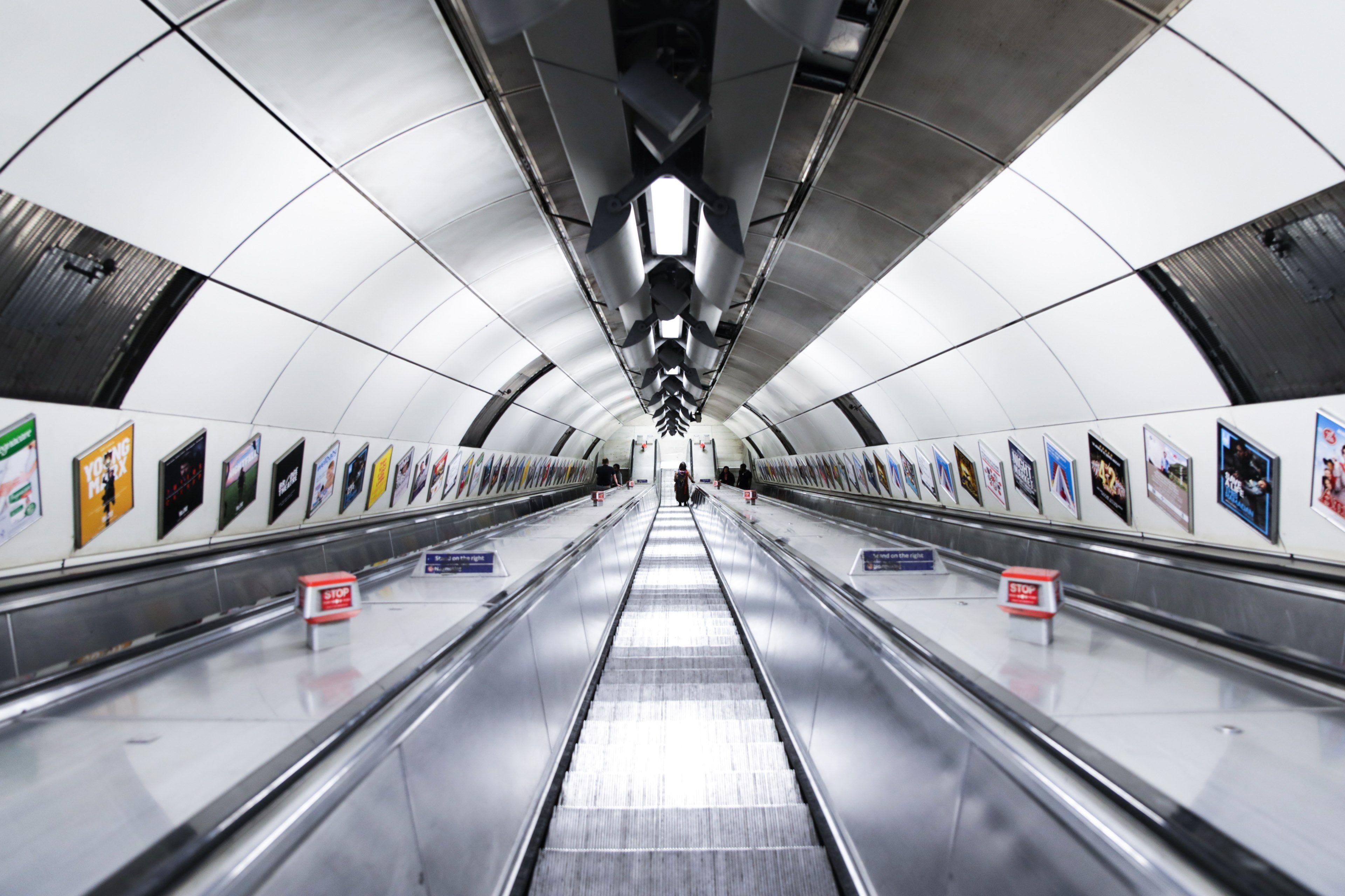 3840x2560 london underground 4k