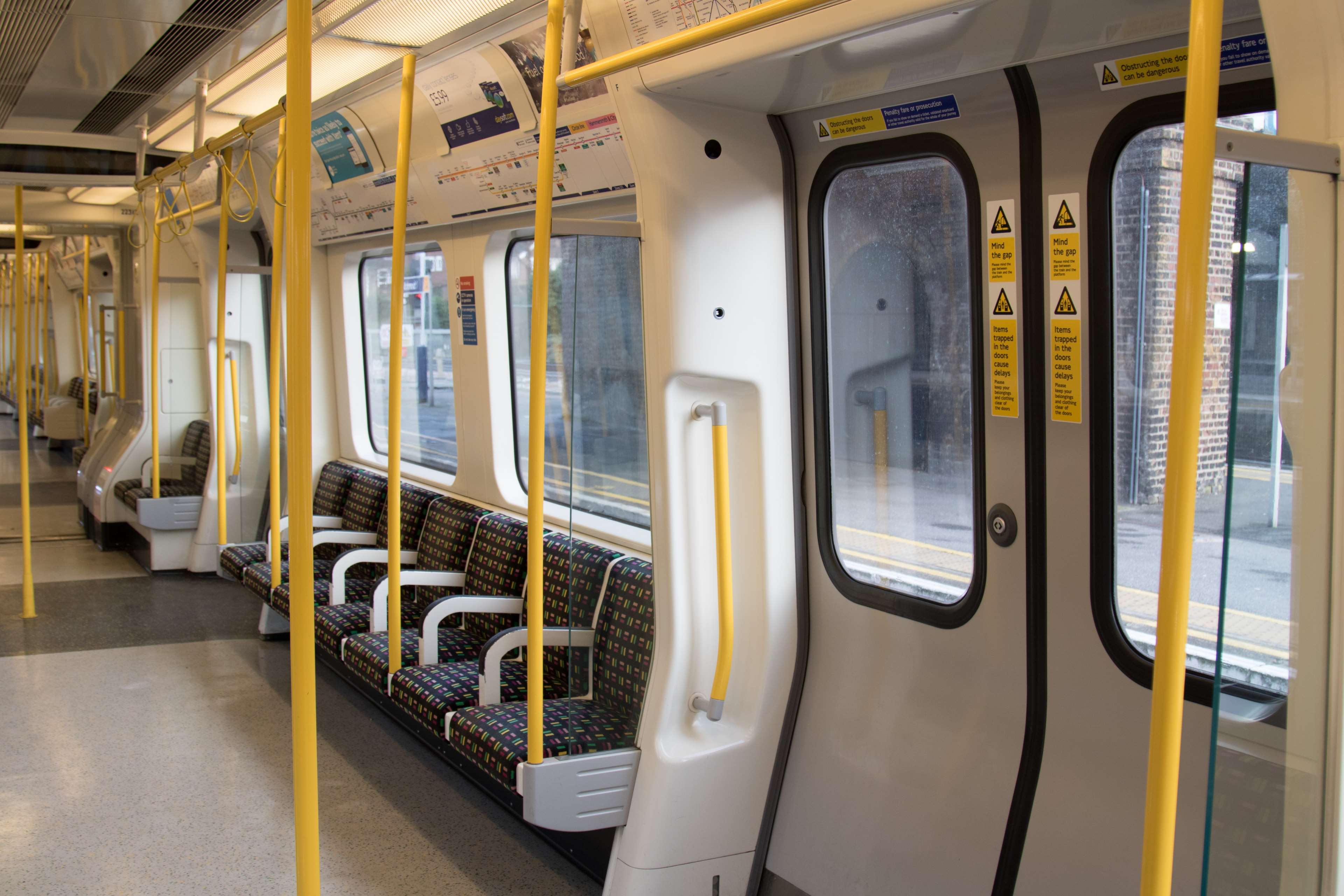 3840x2560 london underground HD wallpaper .